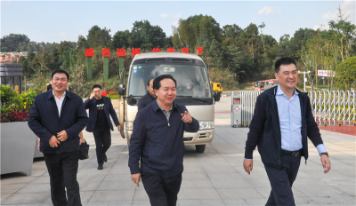 中鐵物資董事長(zhǎng)王輝一行到川威連界基地調(diào)研