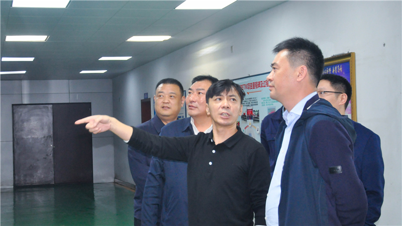 中鐵物資董事長王輝一行到川威連界基地調(diào)研(圖2) 中鐵物資董事長王輝一行到川威連界基地調(diào)研(圖2)