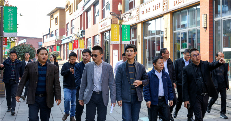 四川省住房城鄉(xiāng)建設(shè)廳蒞臨川威集團(tuán)連界基地調(diào)研(圖1) 四川省住房城鄉(xiāng)建設(shè)廳蒞臨川威集團(tuán)連界基地調(diào)研(圖1)