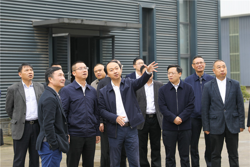 威遠縣委書記蘭徐率隊到川威連界基地調(diào)研(圖2) 威遠縣委書記蘭徐率隊到川威連界基地調(diào)研(圖2)