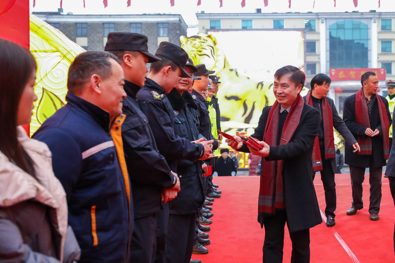 集團(tuán)公司開展新春慰問活動暨迎新春座談會(圖2) 集團(tuán)公司開展新春慰問活動暨迎新春座談會(圖2)