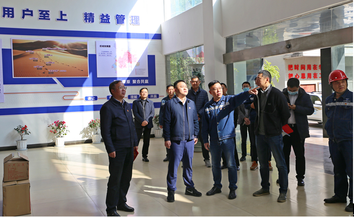 米易縣縣長(zhǎng)代坤宏一行蒞臨星船城瑞達(dá)公司開展新春送溫暖慰問(wèn)困難職工活動(dòng)