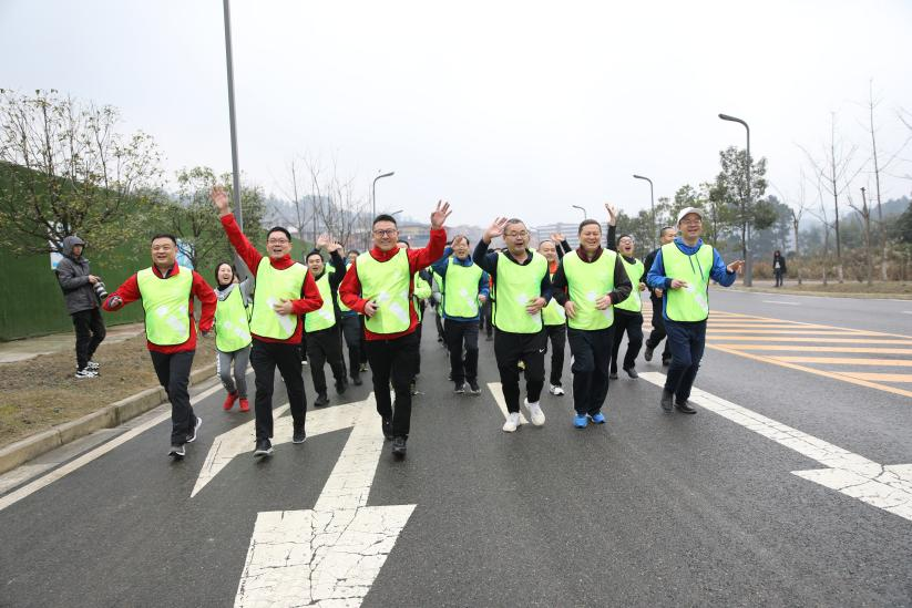 堅(jiān)守底線 砥礪前行 ——川威員工自發(fā)組織2022年迎新春全民健身跑(圖10) 堅(jiān)守底線 砥礪前行 ——川威員工自發(fā)組織2022年迎新春全民健身跑(圖10)