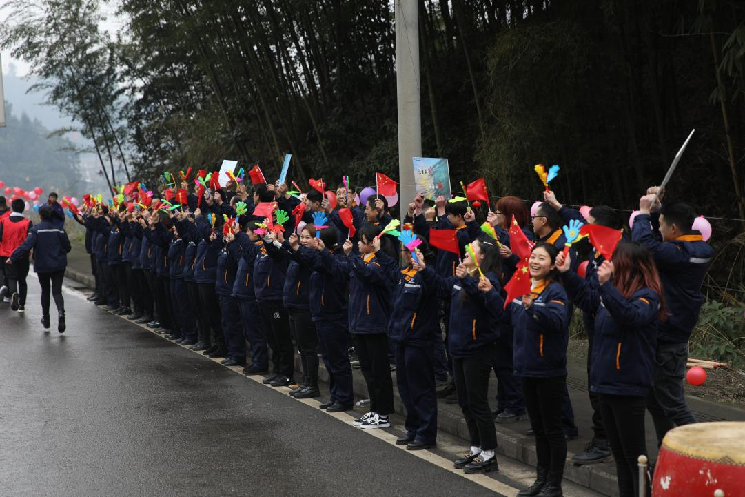 堅(jiān)守底線 砥礪前行 ——川威員工自發(fā)組織2022年迎新春全民健身跑(圖13) 堅(jiān)守底線 砥礪前行 ——川威員工自發(fā)組織2022年迎新春全民健身跑(圖13)