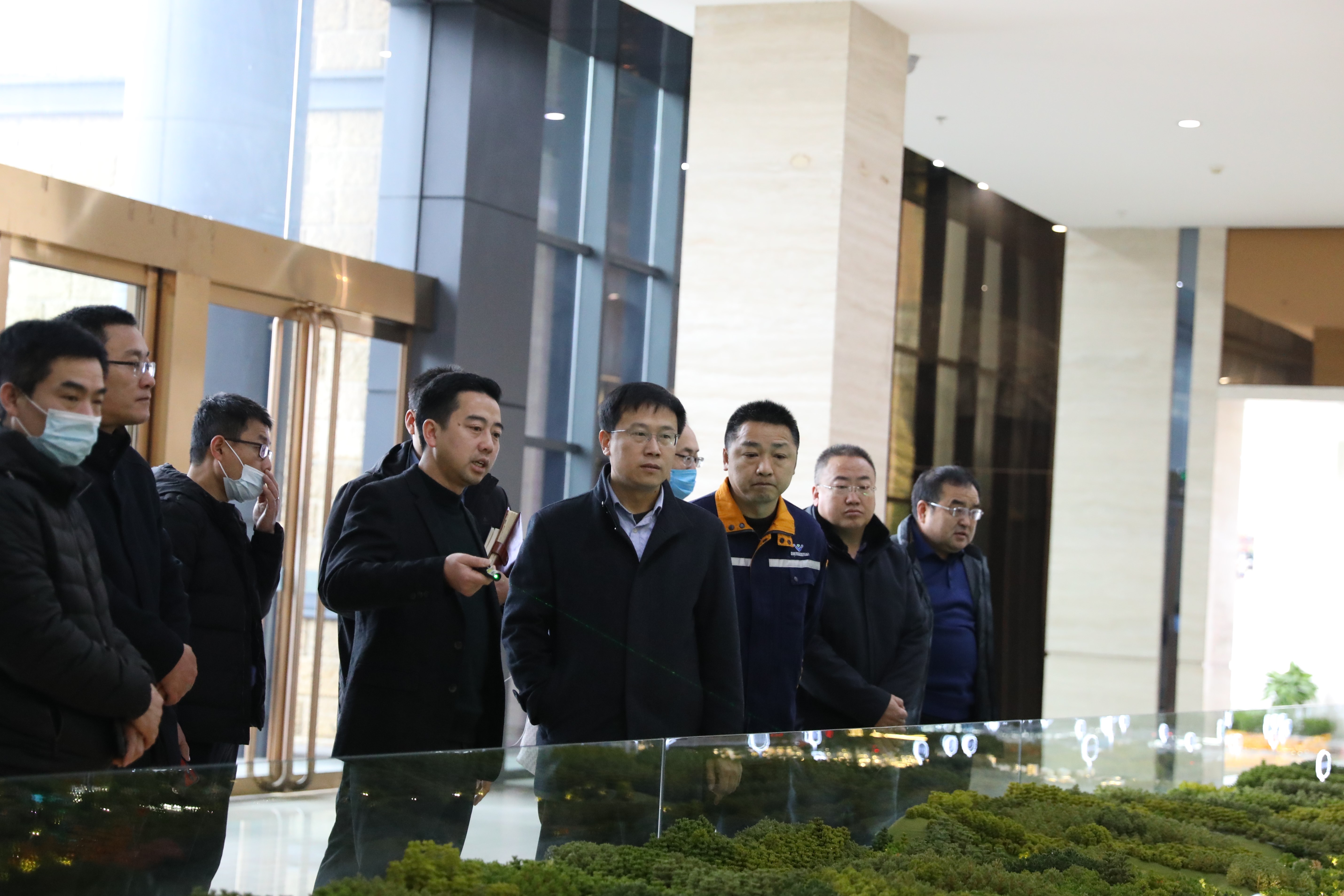 山東泰鋼集團(tuán)到川威連界基地交流