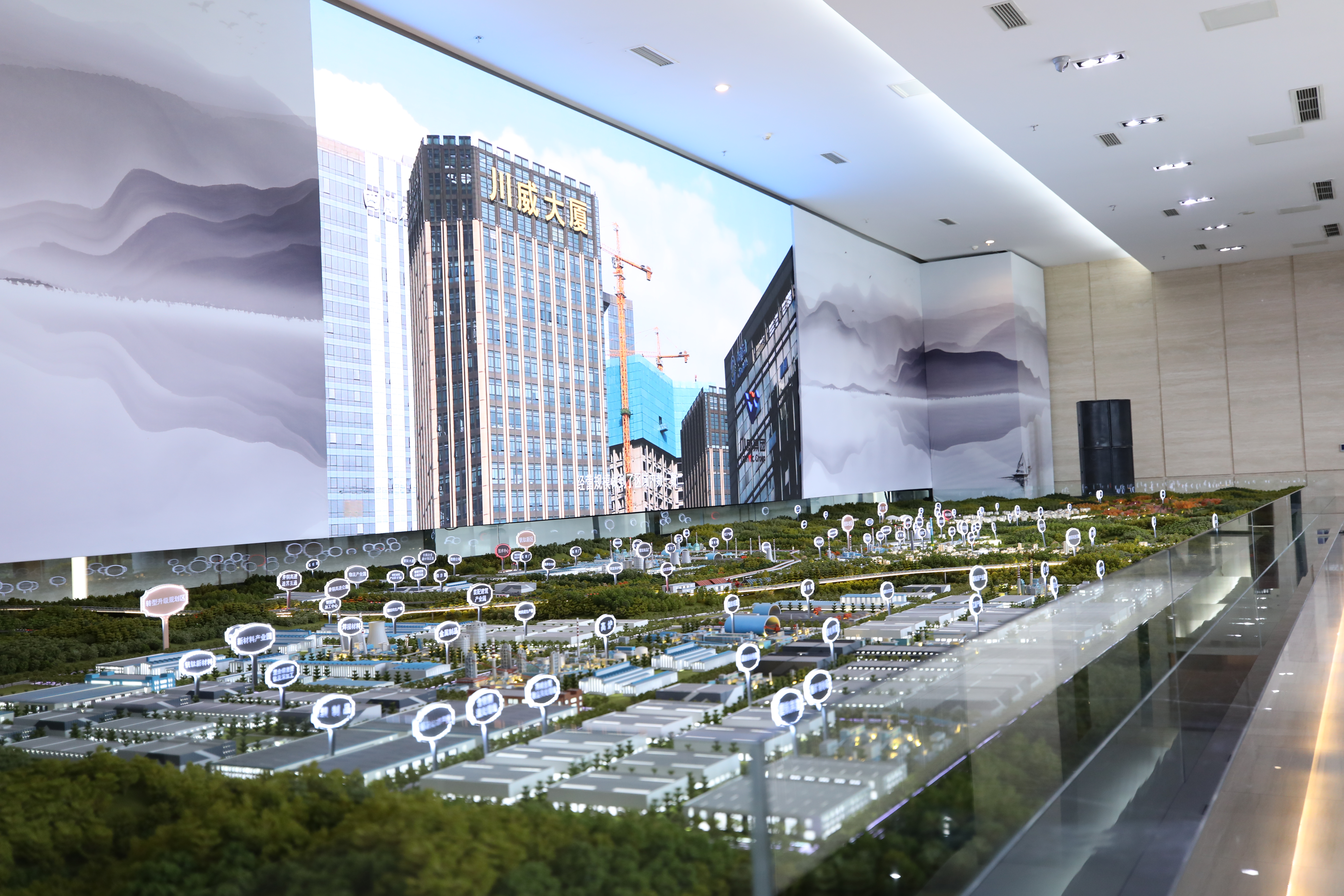 省委書記彭清華蒞臨川威視察調(diào)研(圖2) 省委書記彭清華蒞臨川威視察調(diào)研(圖2)