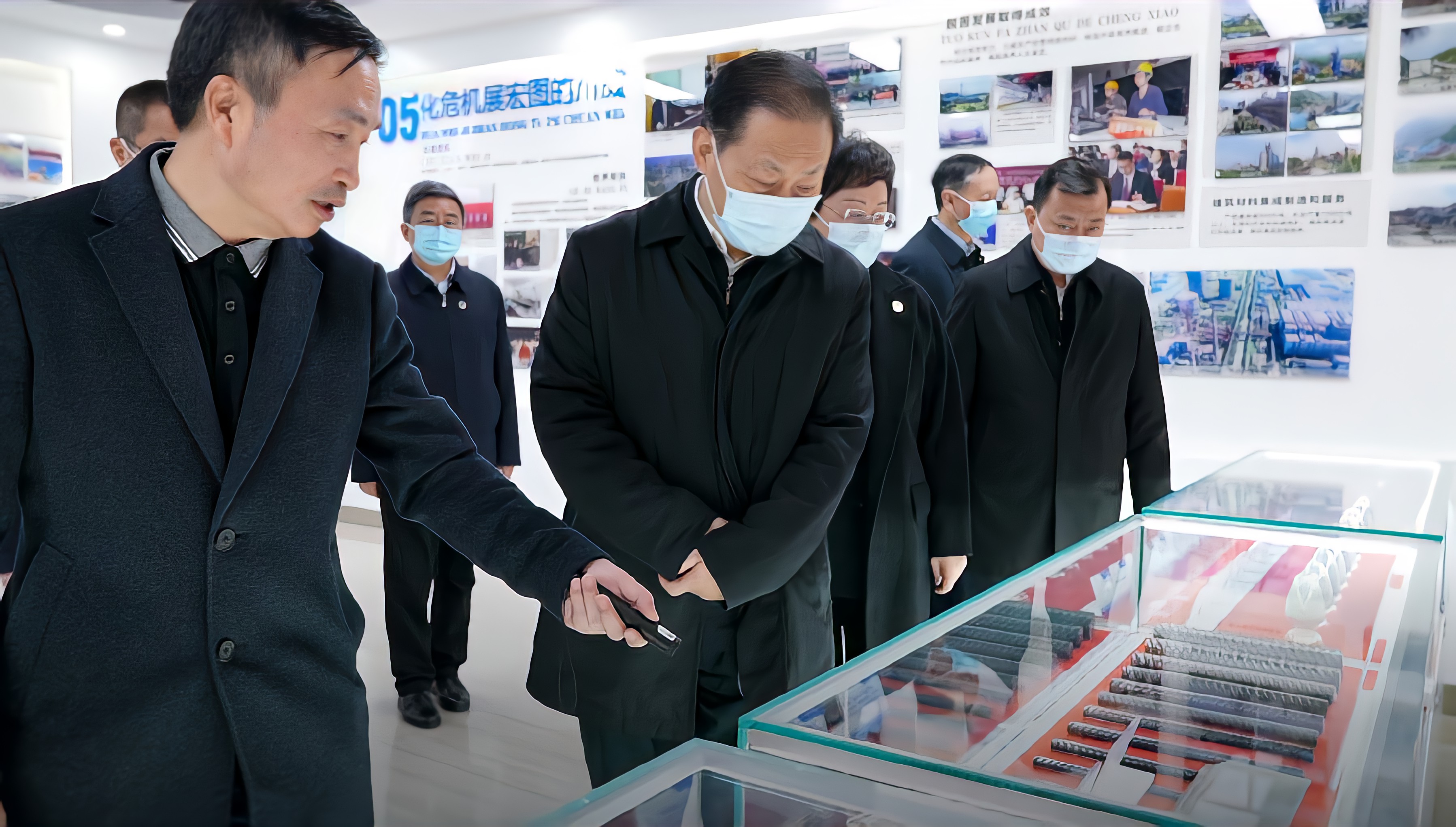 省委書記彭清華蒞臨川威視察調(diào)研(圖3) 省委書記彭清華蒞臨川威視察調(diào)研(圖3)