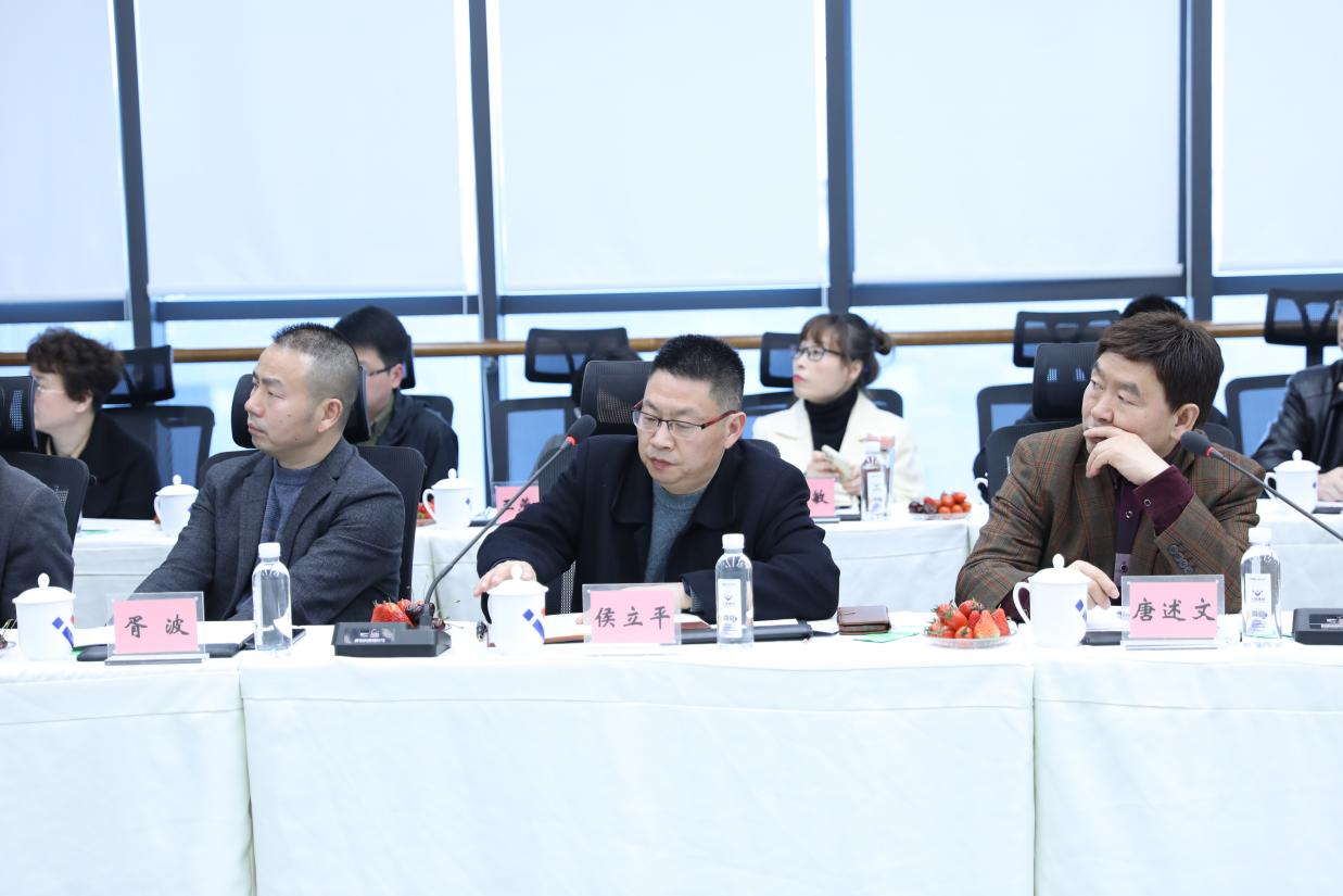 省冶金地質(zhì)勘查院侯院長(zhǎng)一行蒞臨川威集團(tuán)連界基地考察交流(圖4) 省冶金地質(zhì)勘查院侯院長(zhǎng)一行蒞臨川威集團(tuán)連界基地考察交流(圖4)