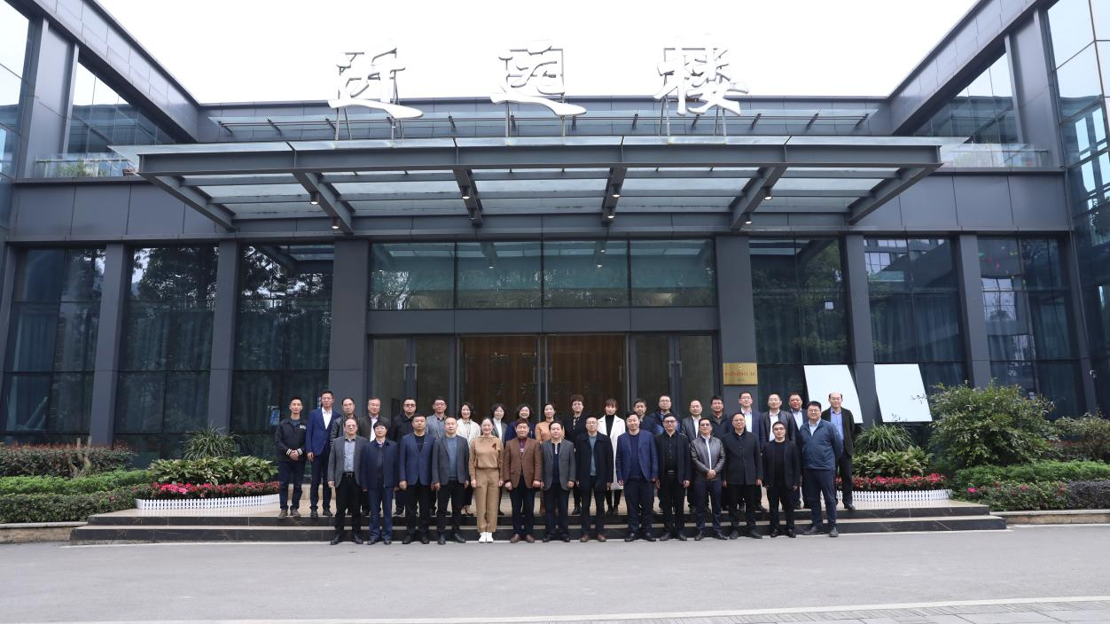 省冶金地質(zhì)勘查院侯院長(zhǎng)一行蒞臨川威集團(tuán)連界基地考察交流(圖5) 省冶金地質(zhì)勘查院侯院長(zhǎng)一行蒞臨川威集團(tuán)連界基地考察交流(圖5)