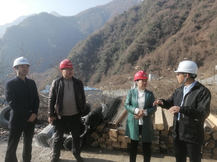 汶川縣政協(xié)副主席劉培英一行蒞臨礦業(yè)總公司阿壩礦區(qū)調(diào)研(圖2) 汶川縣政協(xié)副主席劉培英一行蒞臨礦業(yè)總公司阿壩礦區(qū)調(diào)研(圖2)