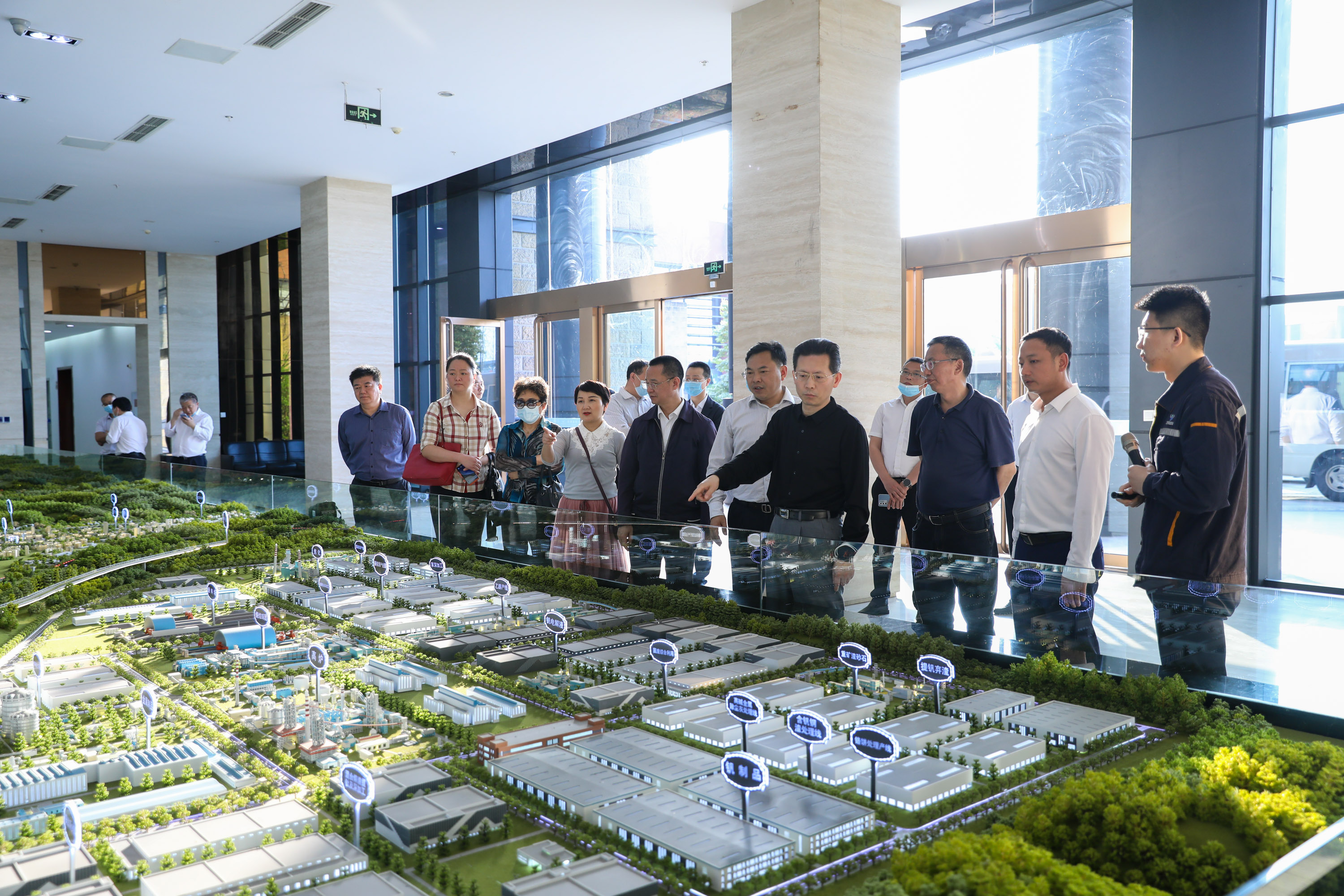 內(nèi)江市人大常委會(huì)魏紅鋒一行到川威連界基地專(zhuān)題調(diào)研(圖5) 內(nèi)江市人大常委會(huì)魏紅鋒一行到川威連界基地專(zhuān)題調(diào)研(圖5)