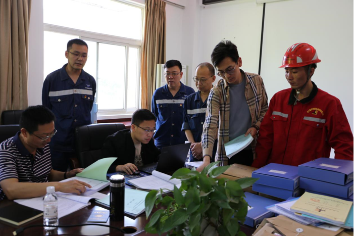 國家礦安局四川局唐平蒞臨星船城瑞達公司督察礦山工作(圖3) 國家礦安局四川局唐平蒞臨星船城瑞達公司督察礦山工作(圖3)