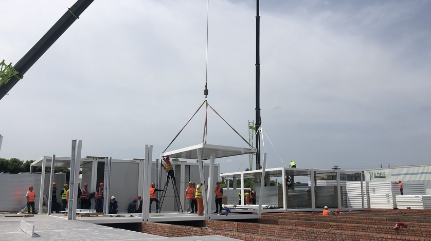 內(nèi)江市委常委蔣學(xué)東到集團(tuán)承建的隆昌方艙醫(yī)院項(xiàng)目 調(diào)研檢查工作(圖4) 內(nèi)江市委常委蔣學(xué)東到集團(tuán)承建的隆昌方艙醫(yī)院項(xiàng)目 調(diào)研檢查工作(圖4)