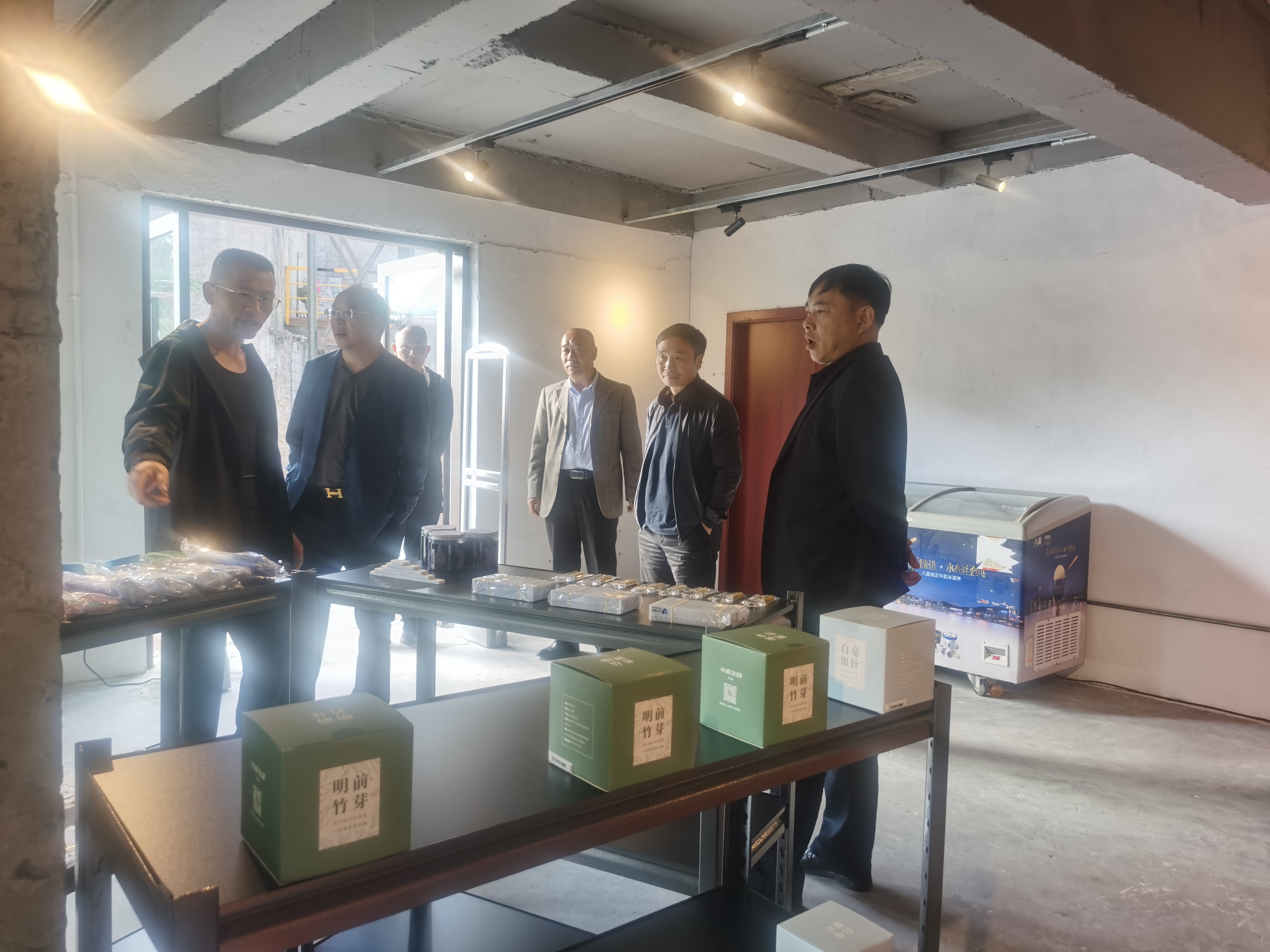 堅(jiān)持熱愛(ài) 不負(fù)耕耘——集團(tuán)董事長(zhǎng)王勁蒞臨工業(yè)研學(xué)旅行營(yíng)地視察指導(dǎo)(圖2) 堅(jiān)持熱愛(ài) 不負(fù)耕耘——集團(tuán)董事長(zhǎng)王勁蒞臨工業(yè)研學(xué)旅行營(yíng)地視察指導(dǎo)(圖2)