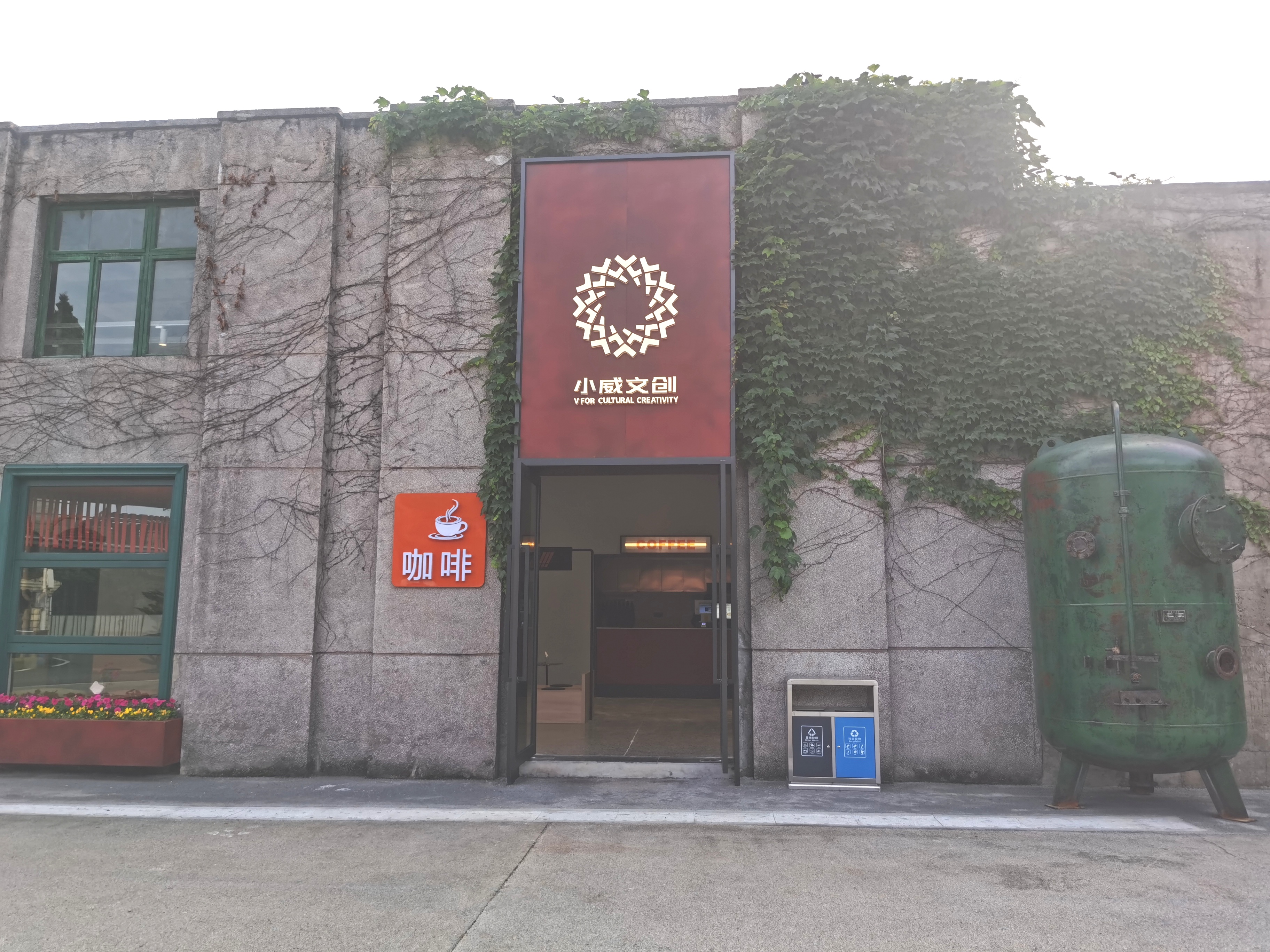 堅(jiān)持熱愛(ài) 不負(fù)耕耘——集團(tuán)董事長(zhǎng)王勁蒞臨工業(yè)研學(xué)旅行營(yíng)地視察指導(dǎo)(圖3) 堅(jiān)持熱愛(ài) 不負(fù)耕耘——集團(tuán)董事長(zhǎng)王勁蒞臨工業(yè)研學(xué)旅行營(yíng)地視察指導(dǎo)(圖3)