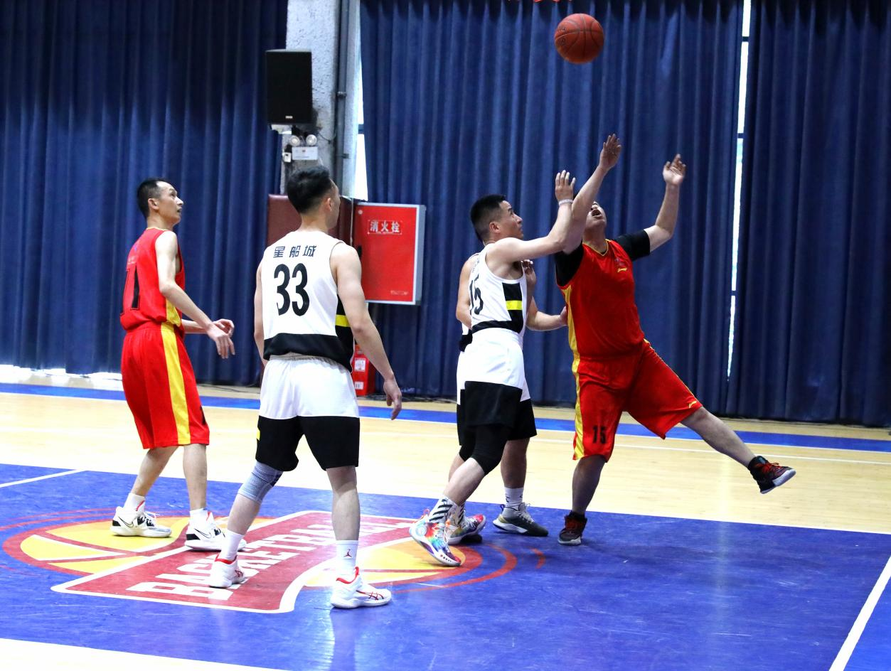 揚(yáng)川威精神 展員工風(fēng)采——集團(tuán)公司2022年第三屆“超越杯”體競聯(lián)賽完滿收官(圖4) 揚(yáng)川威精神 展員工風(fēng)采——集團(tuán)公司2022年第三屆“超越杯”體競聯(lián)賽完滿收官(圖4)