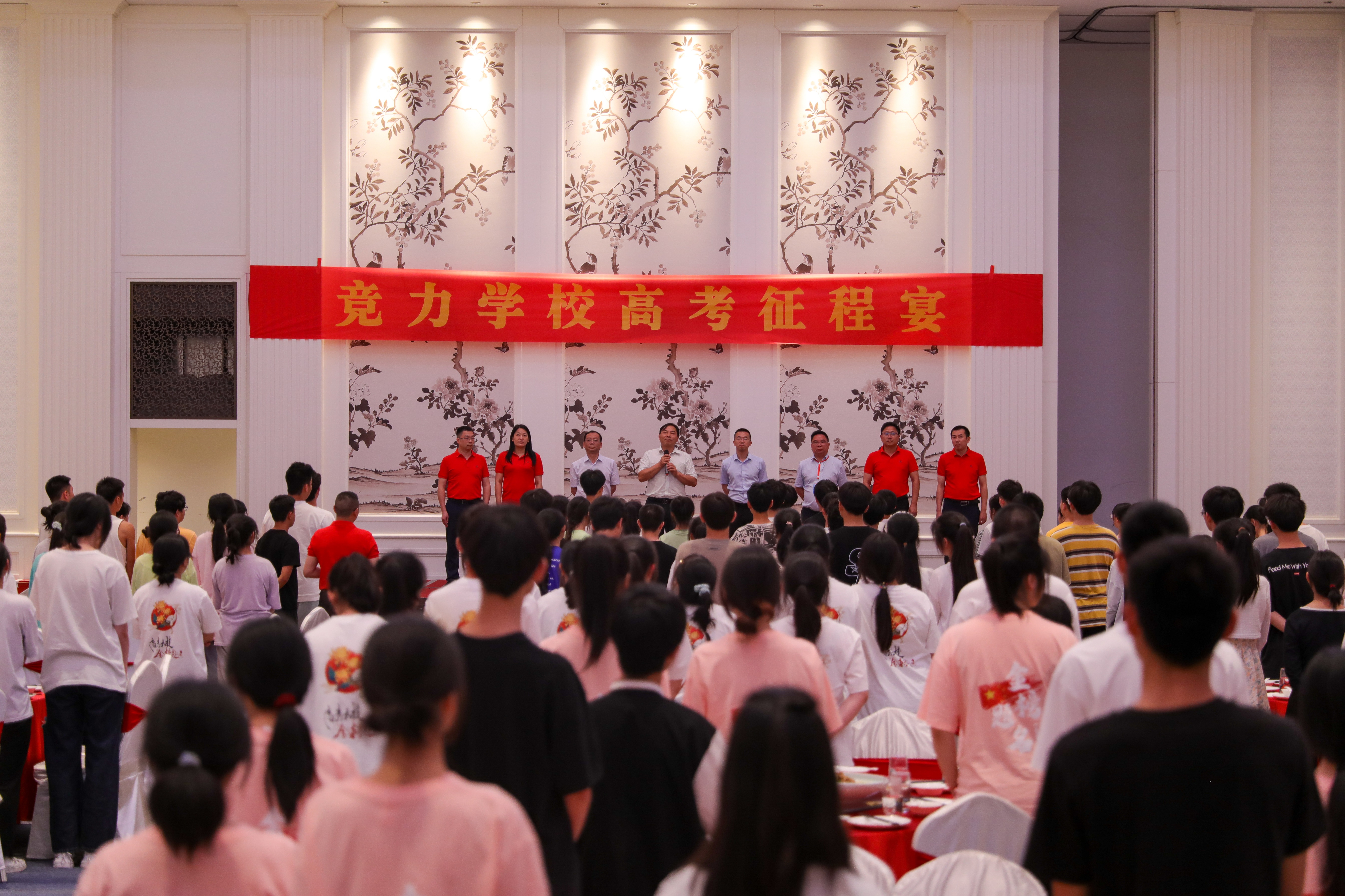 攜夢“出征”助力高考——集團公司慰問競力學校高考考生(圖3) 攜夢“出征”助力高考——集團公司慰問競力學校高考考生(圖3)