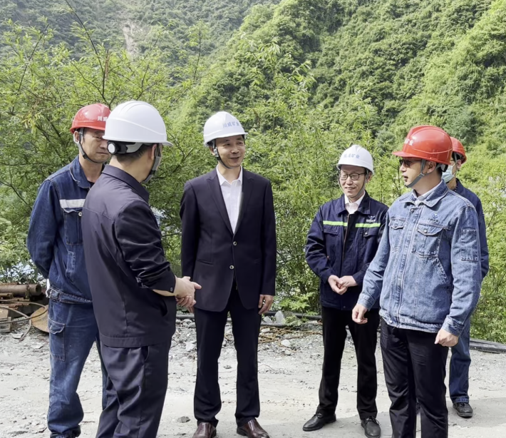 阿壩州政協(xié)副主席秦開金一行到礦業(yè)總公司阿壩礦區(qū)調(diào)研