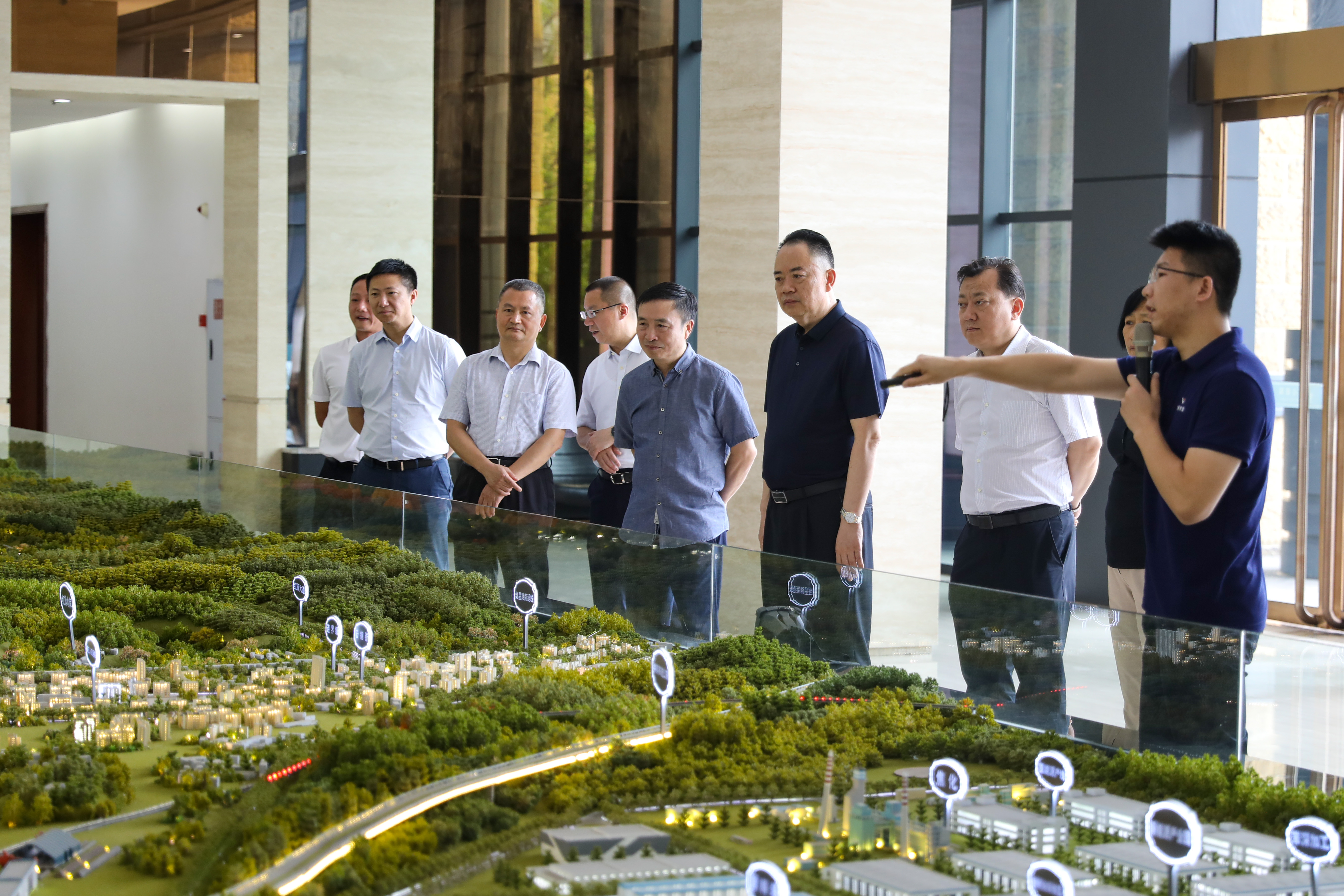 省人大常委會副主任宋朝華到川威連界基地 考察調(diào)研