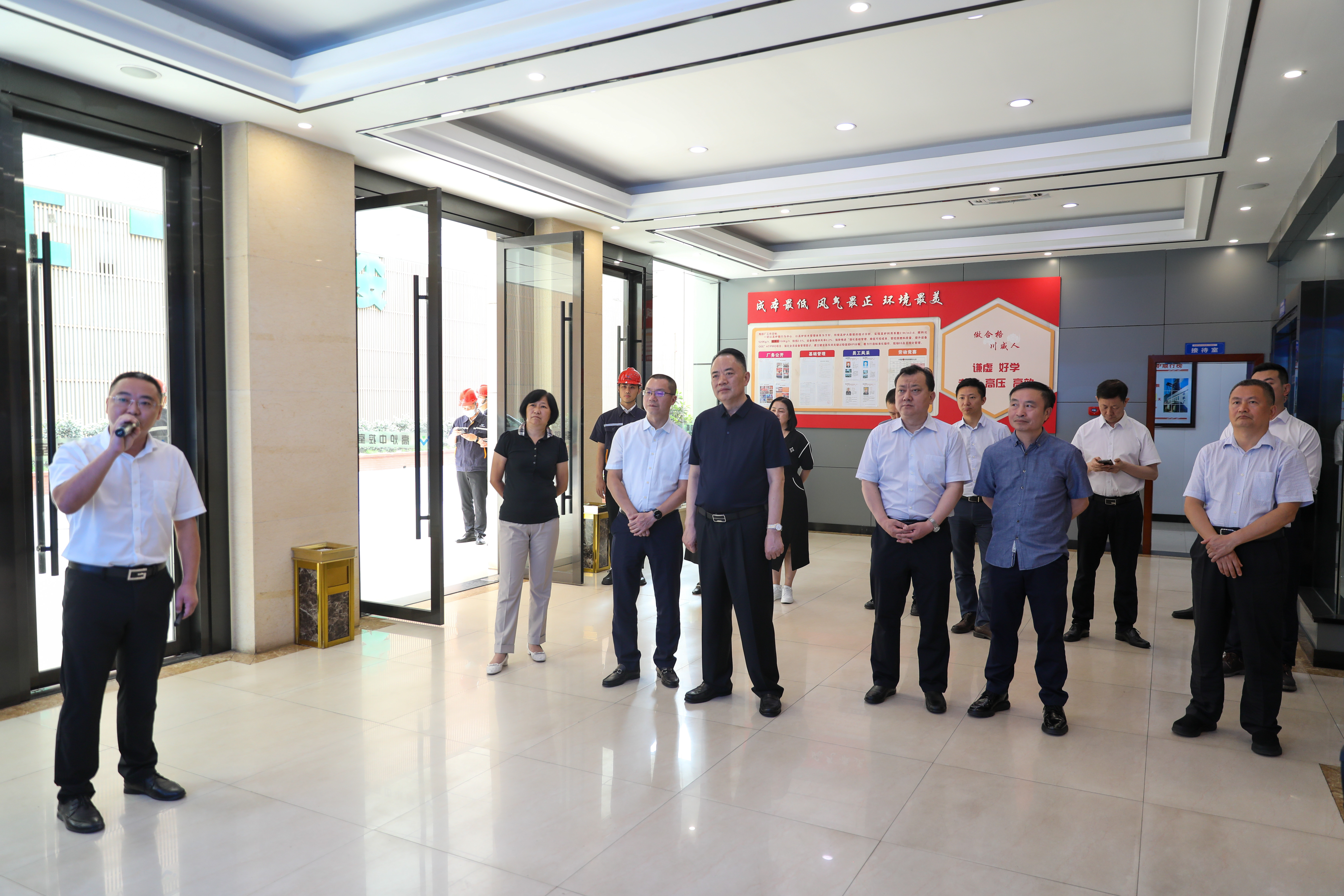 省人大常委會副主任宋朝華到川威連界基地 考察調(diào)研(圖2) 省人大常委會副主任宋朝華到川威連界基地 考察調(diào)研(圖2)