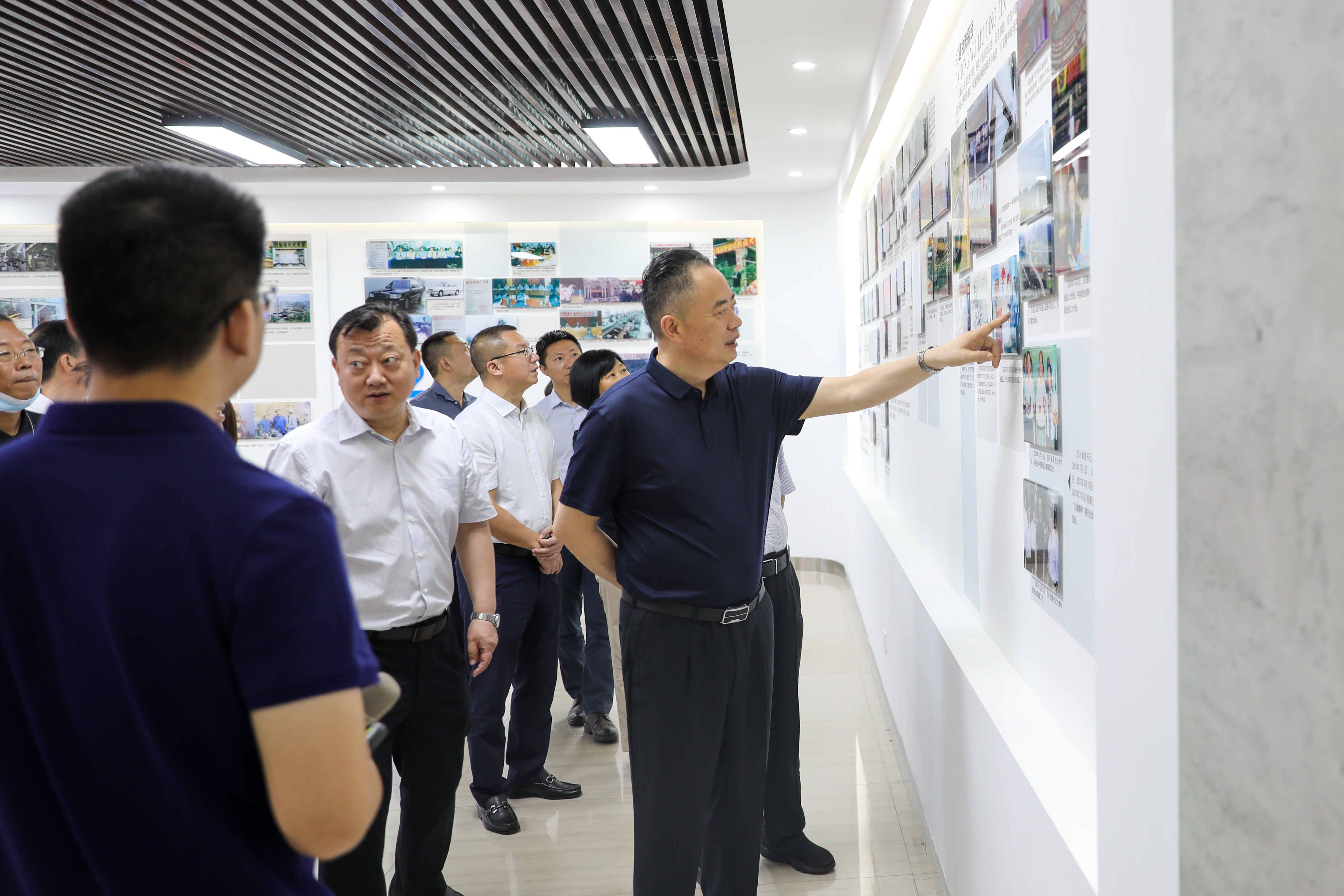 省人大常委會副主任宋朝華到川威連界基地 考察調(diào)研(圖3) 省人大常委會副主任宋朝華到川威連界基地 考察調(diào)研(圖3)