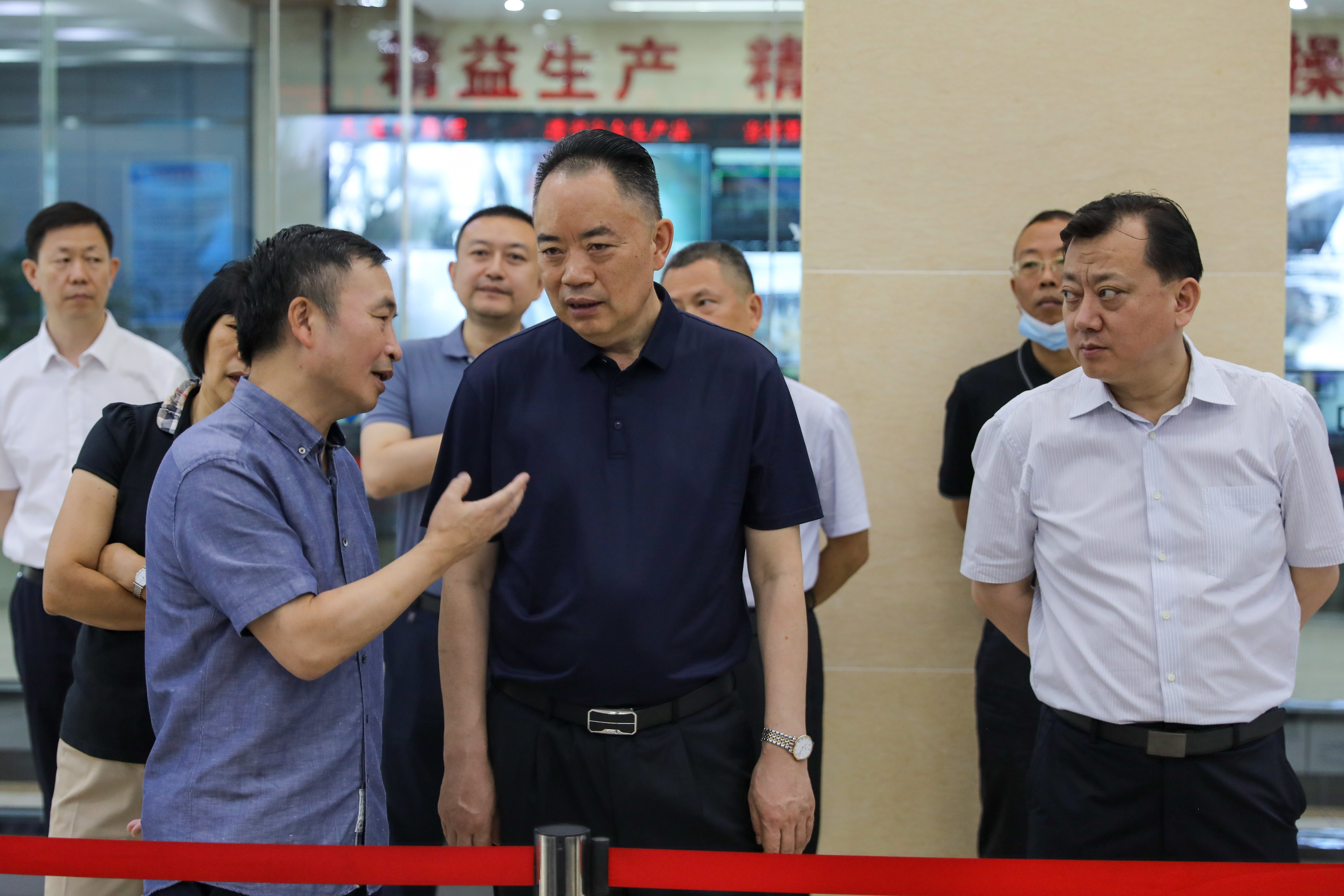 省人大常委會副主任宋朝華到川威連界基地 考察調(diào)研(圖4) 省人大常委會副主任宋朝華到川威連界基地 考察調(diào)研(圖4)