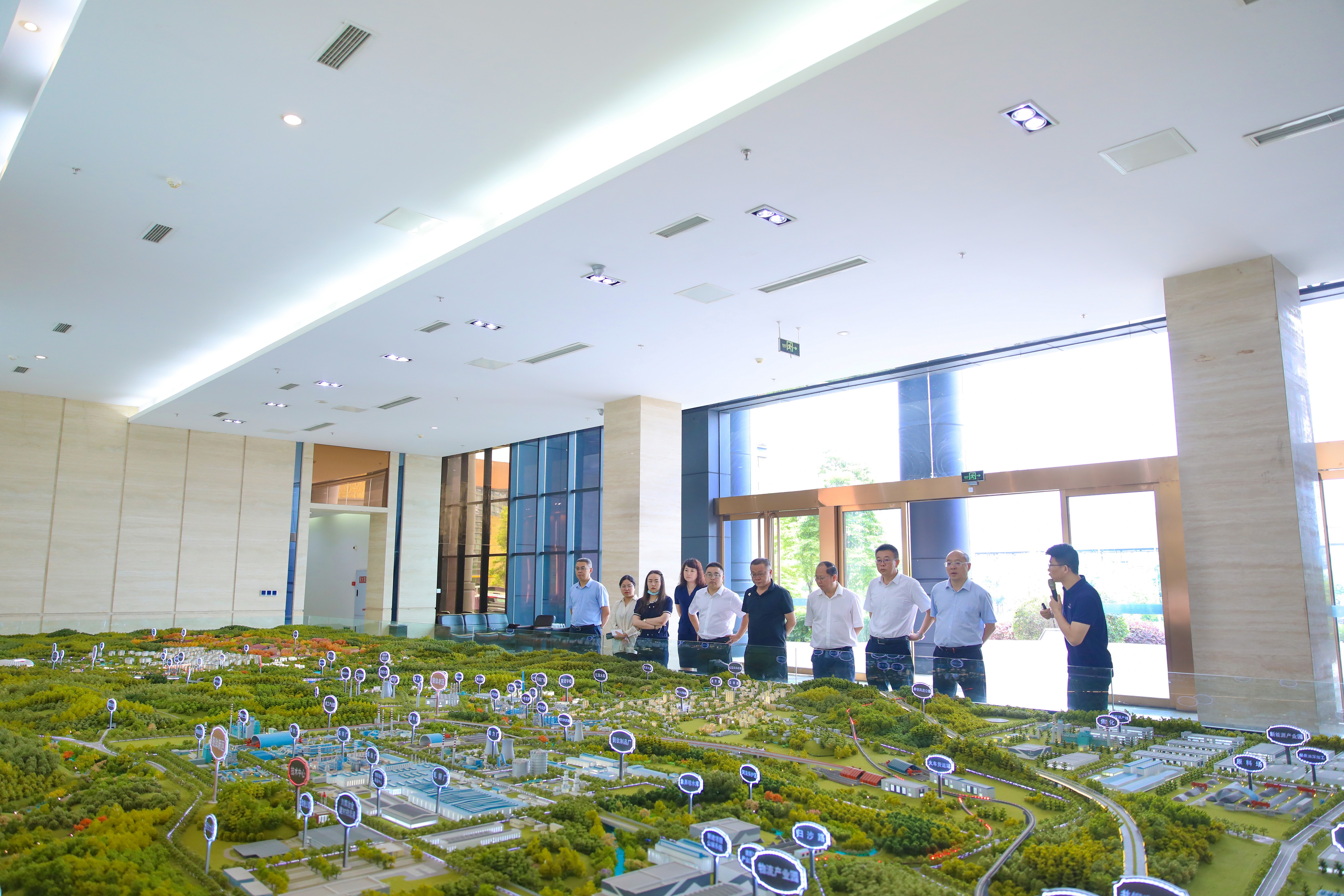 西昌市黨政代表團(tuán)一行來訪川威連界基地考察調(diào)研