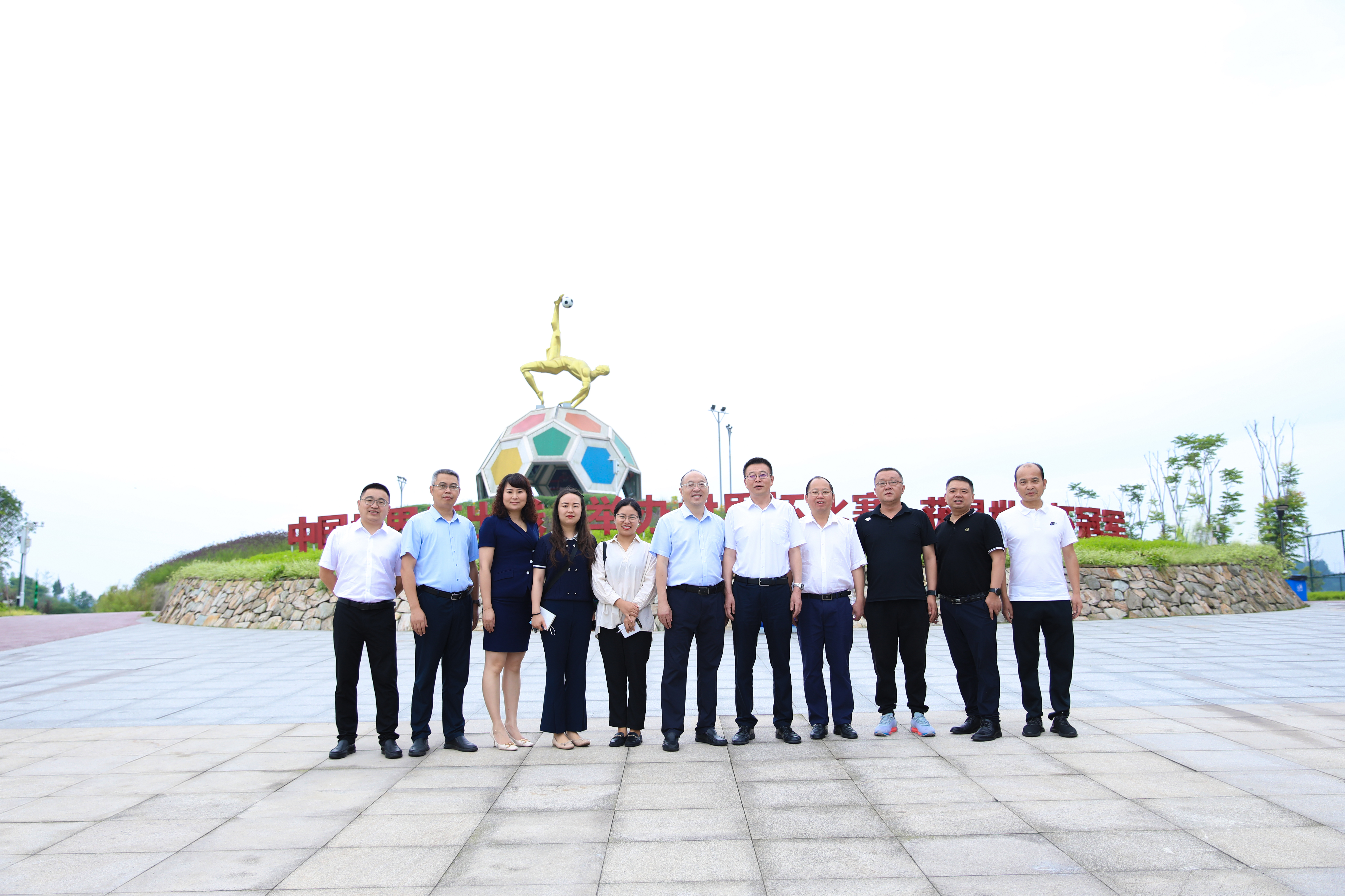 西昌市黨政代表團一行來訪川威連界基地考察調研(圖2) 西昌市黨政代表團一行來訪川威連界基地考察調研(圖2)