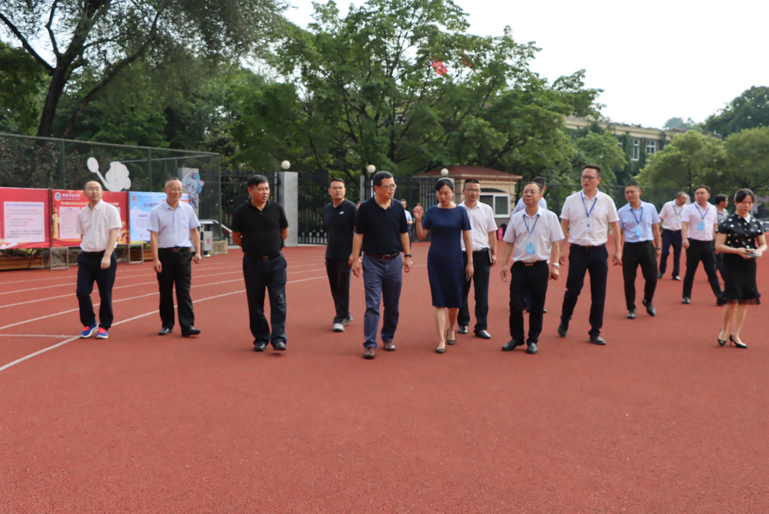 省人大教科文衛(wèi)委副主任黃勇一行到川威連界基地考察調(diào)研