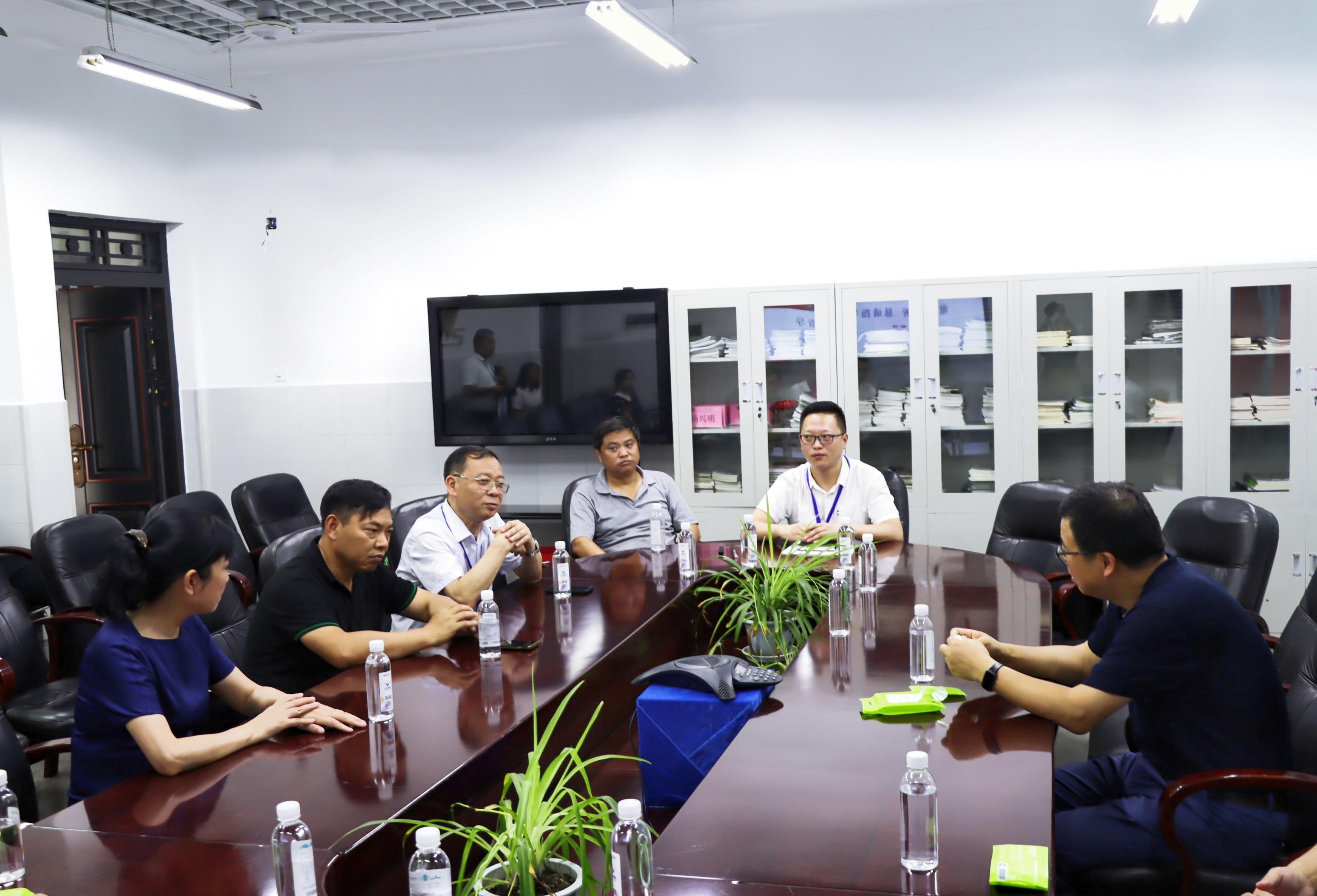 省人大教科文衛(wèi)委副主任黃勇一行到川威連界基地考察調(diào)研(圖4) 省人大教科文衛(wèi)委副主任黃勇一行到川威連界基地考察調(diào)研(圖4)