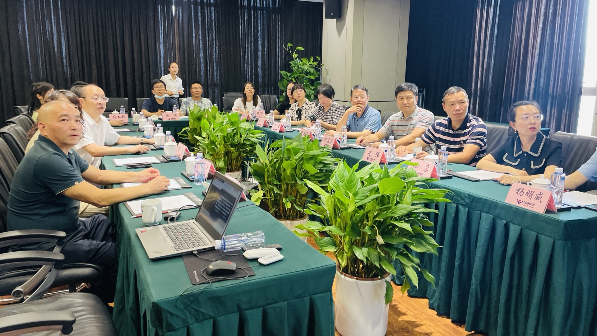 玉溪市文化和旅游局副局長(zhǎng)王洪衛(wèi)一行蒞臨集團(tuán)公司考察交流(圖2) 玉溪市文化和旅游局副局長(zhǎng)王洪衛(wèi)一行蒞臨集團(tuán)公司考察交流(圖2)