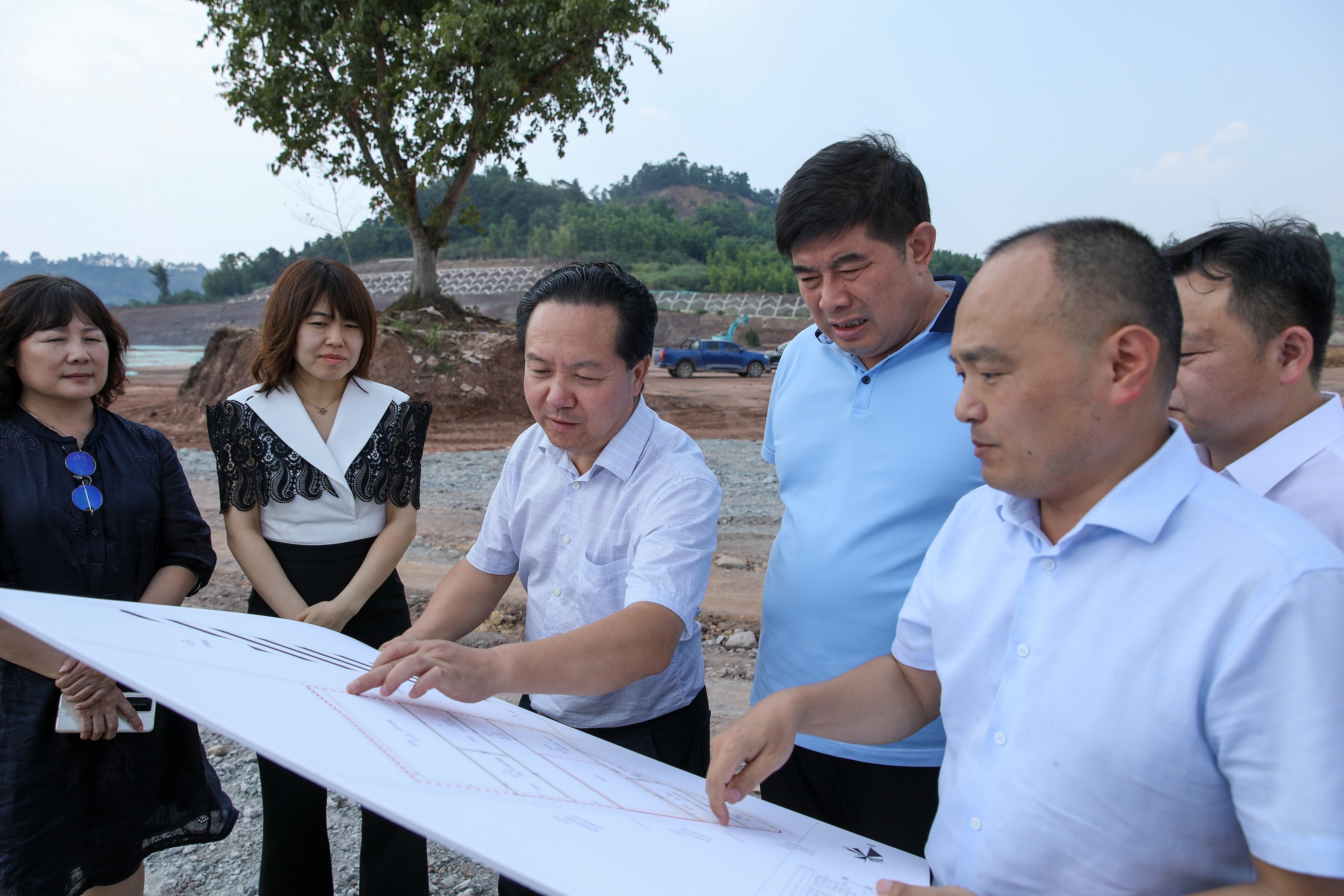 天津友發(fā)集團(tuán)董事長李茂津一行來川威考察交流(圖2) 天津友發(fā)集團(tuán)董事長李茂津一行來川威考察交流(圖2)