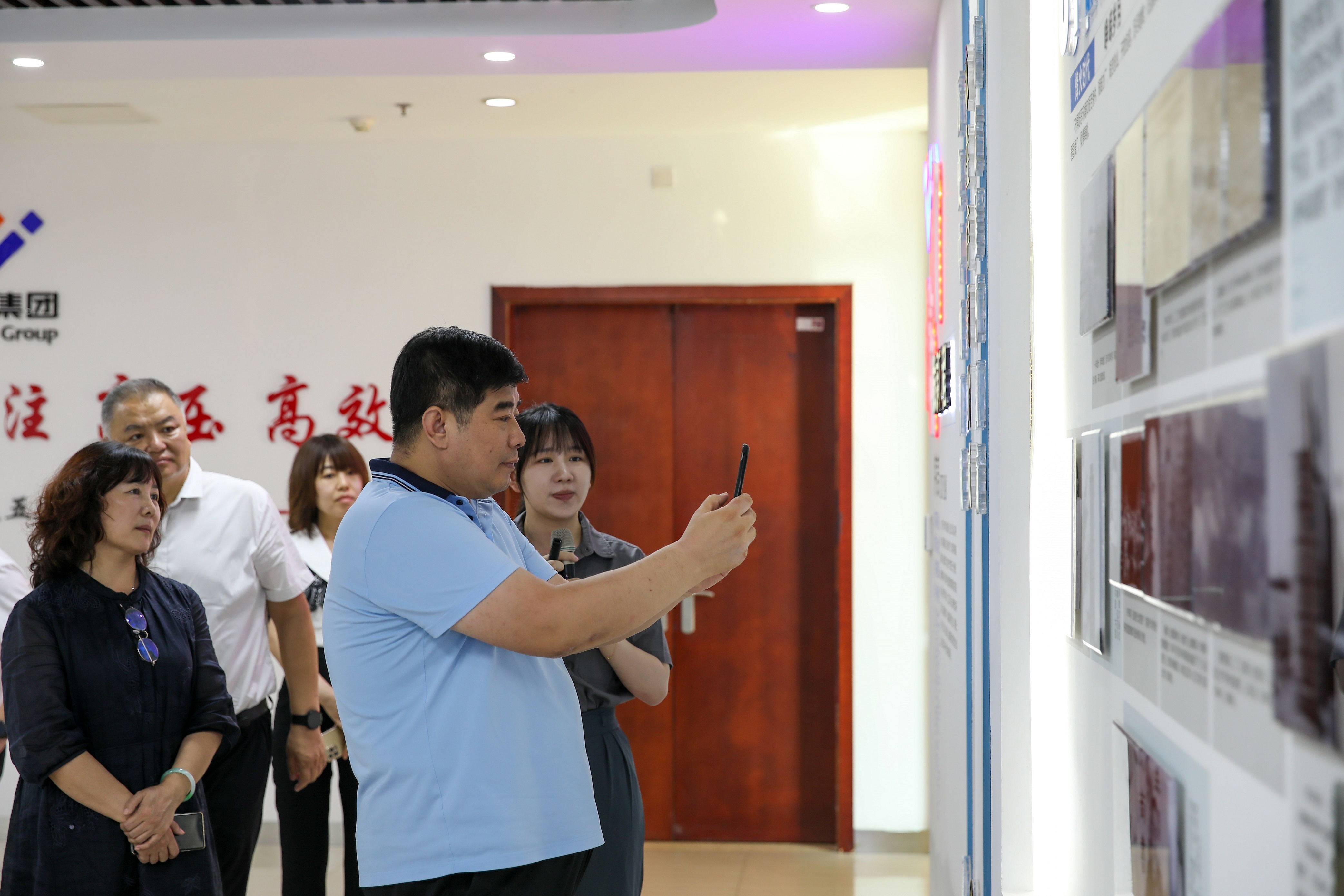 天津友發(fā)集團(tuán)董事長李茂津一行來川威考察交流(圖3) 天津友發(fā)集團(tuán)董事長李茂津一行來川威考察交流(圖3)