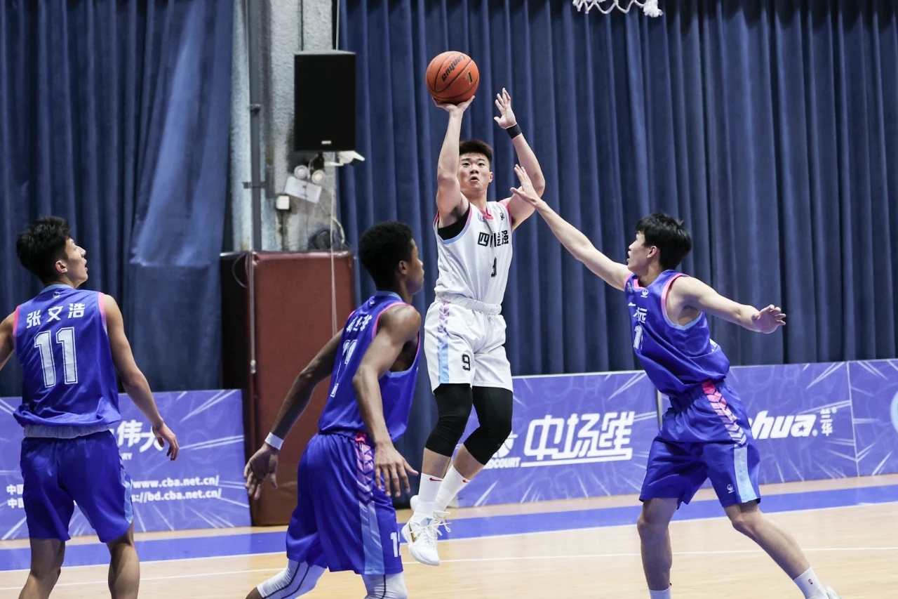 提升服務(wù)品質(zhì)  助力轉(zhuǎn)型發(fā)展——全國(guó)U17青少年籃球聯(lián)賽在足訓(xùn)基地圓滿收官(圖2)