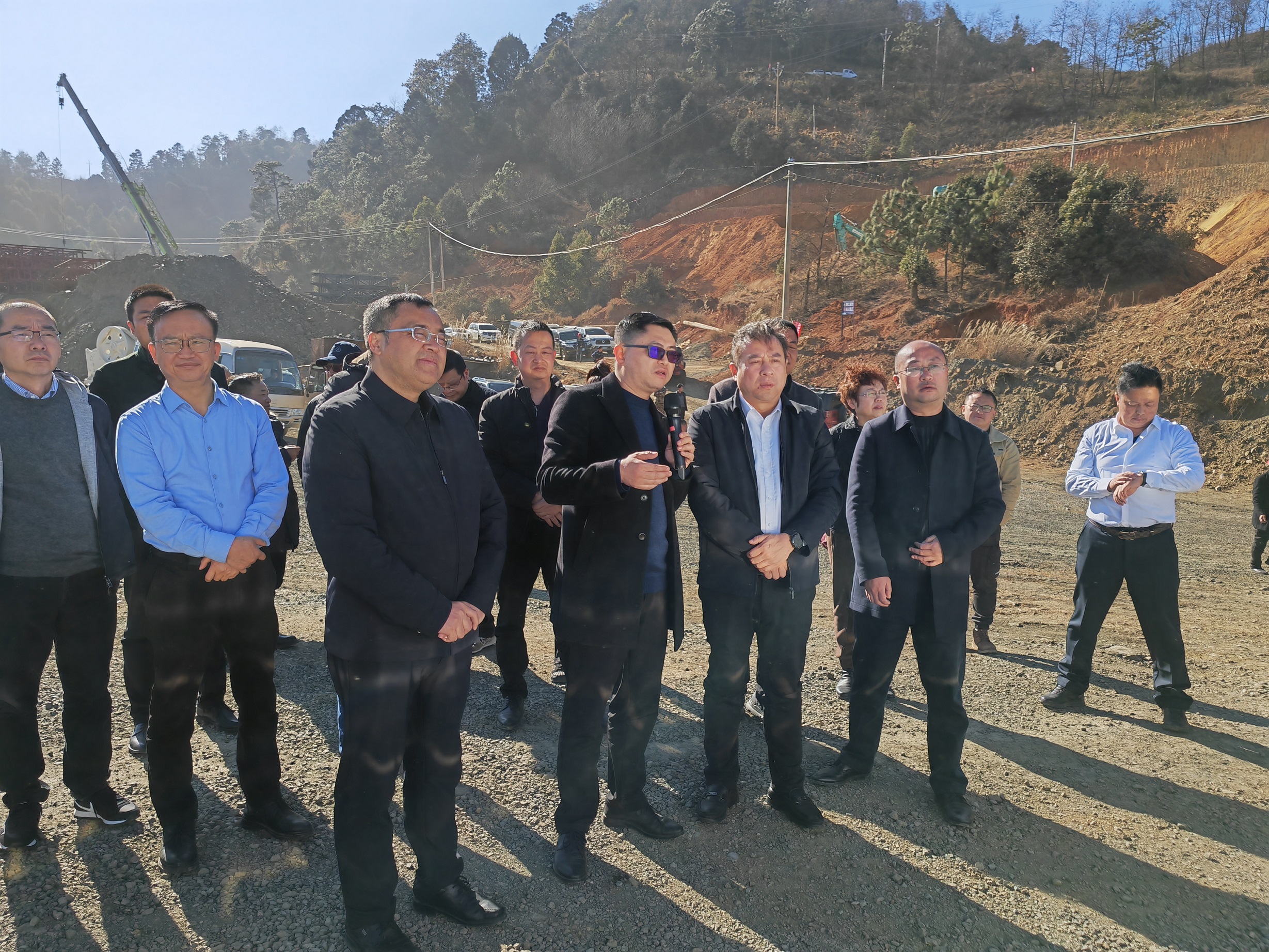 涼山州州委常委、州政府常務(wù)副州長向貴瑜到礦業(yè)總公司白草礦區(qū)調(diào)研(圖2)