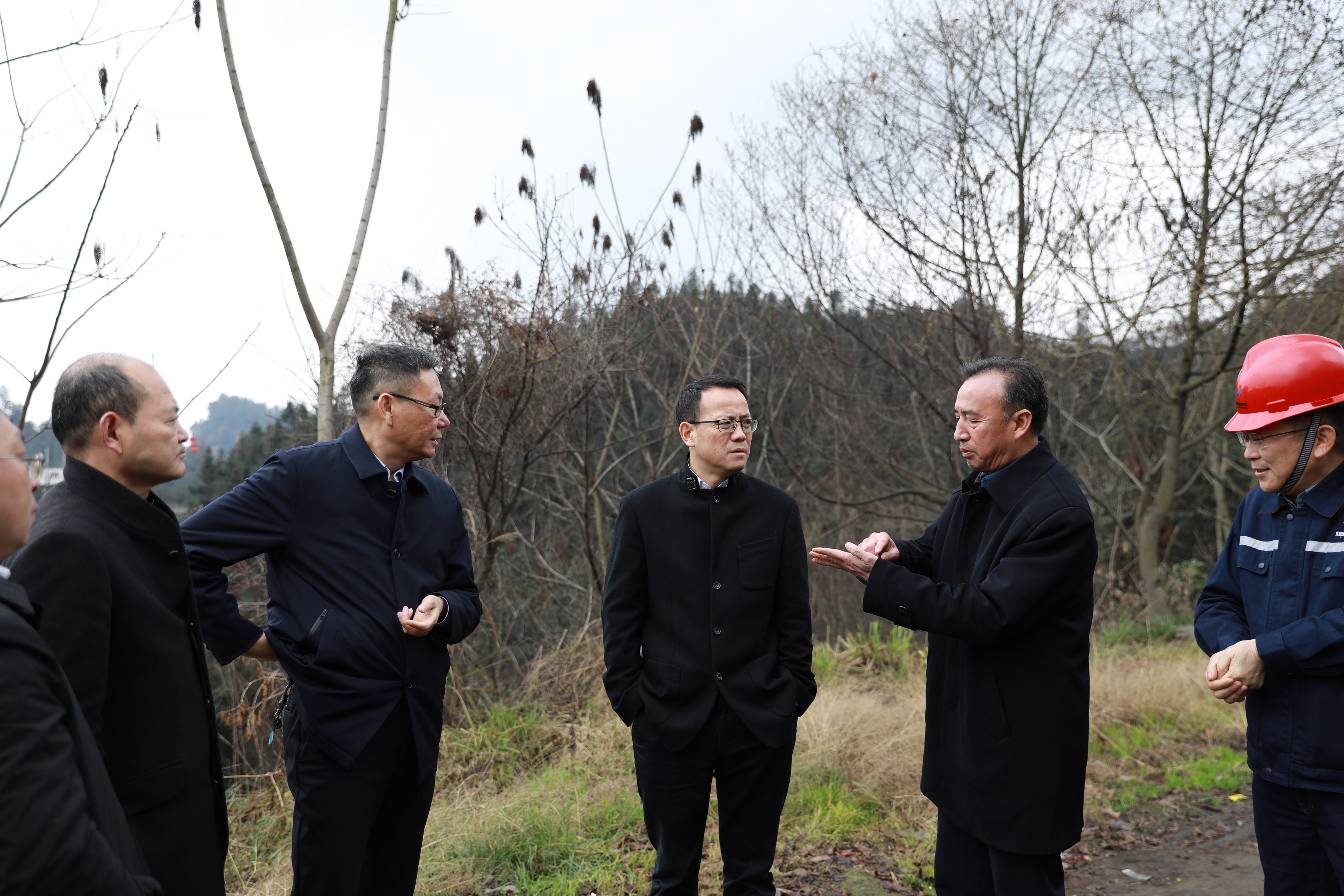 內(nèi)江市委常委羅萬東一行到川威連界基地調(diào)研