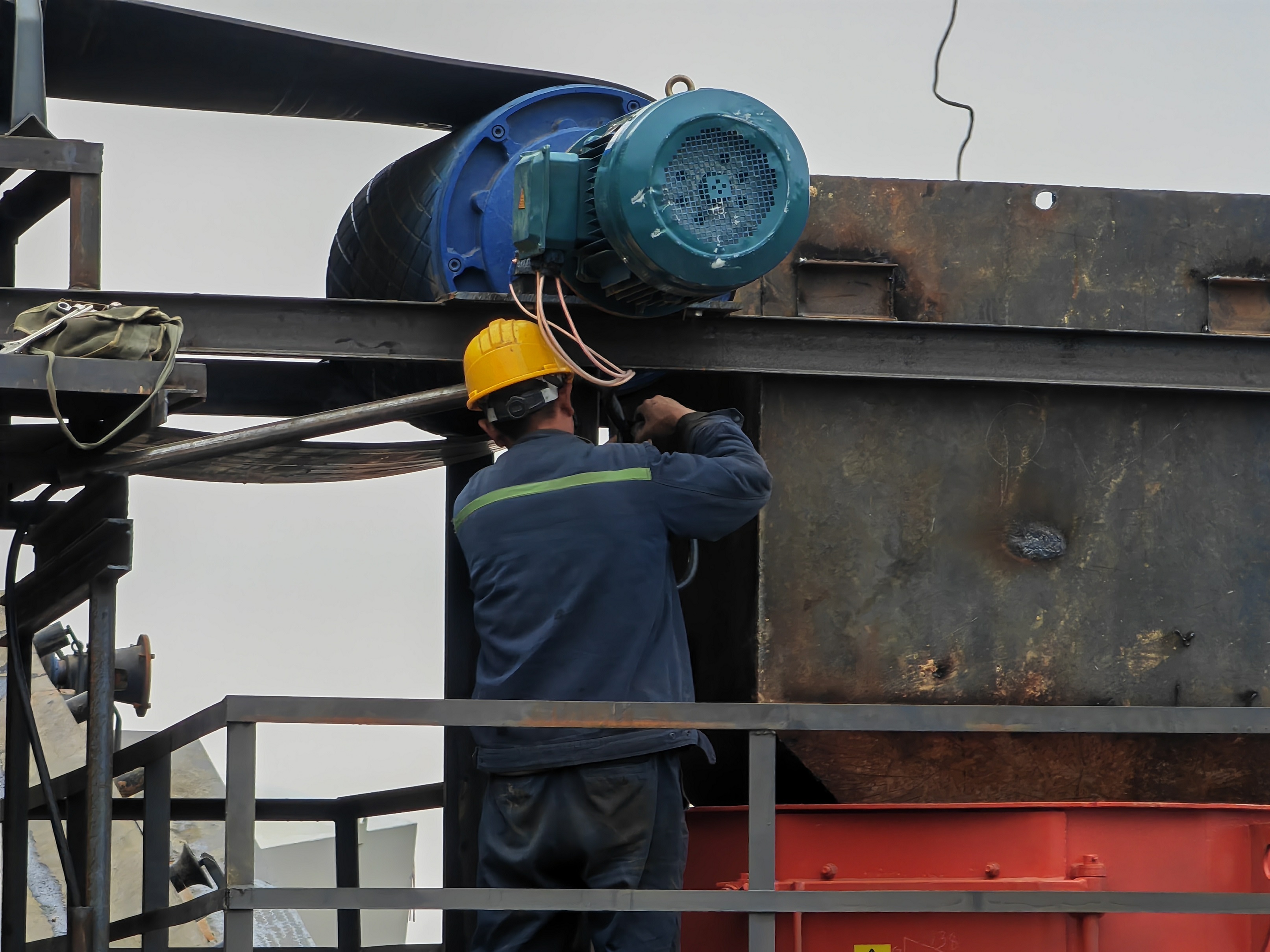 68天創(chuàng)奇跡，推動資源再利用 ——礦業(yè)總公司白草礦區(qū)豪豬溝排土場資源再利用項目紀(jì)實(圖5)