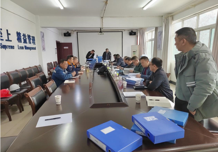 國(guó)家礦山安全監(jiān)察局領(lǐng)導(dǎo)一行蒞臨星船城瑞興公司桃子坪石灰?guī)r礦調(diào)研檢查(圖3)