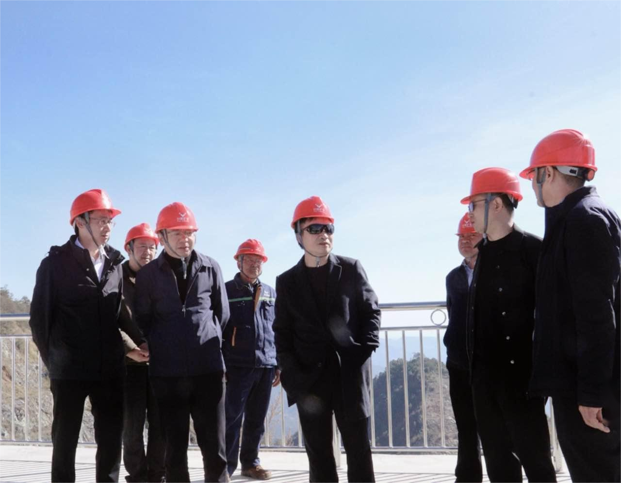 集團(tuán)公司董事長(zhǎng)王勁蒞臨礦業(yè)總公司會(huì)理片區(qū)視察工作(圖2)