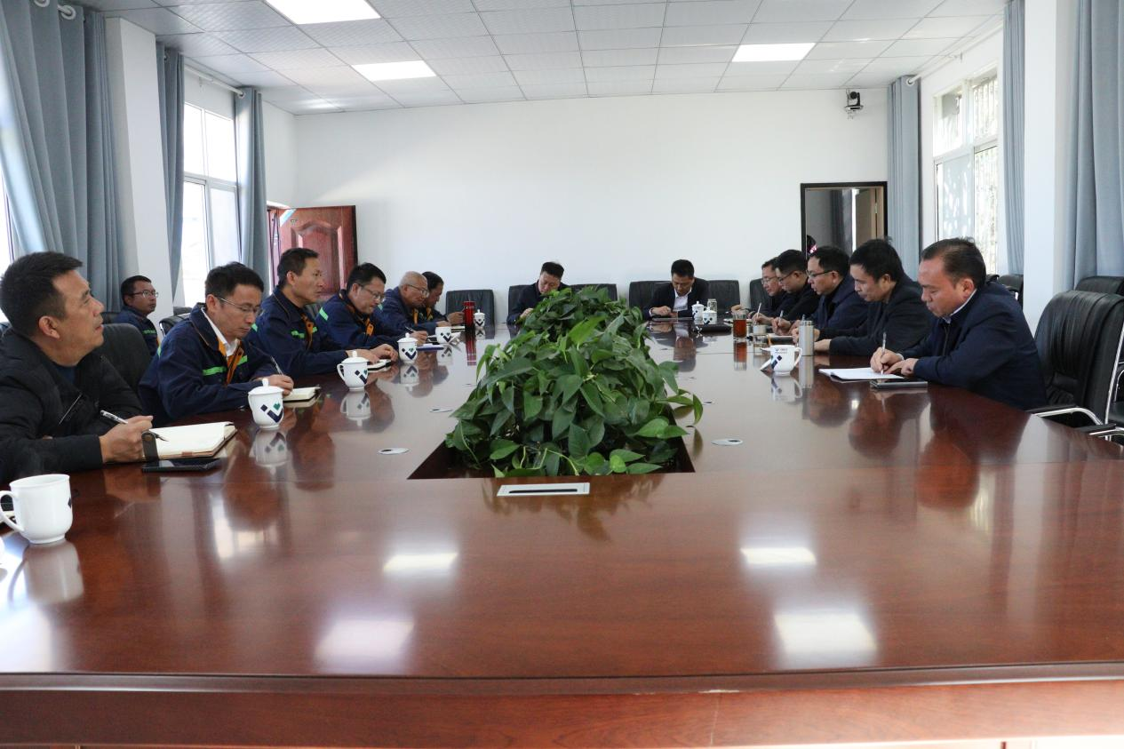 集團(tuán)公司董事長(zhǎng)王勁蒞臨礦業(yè)總公司會(huì)理片區(qū)視察工作(圖3)