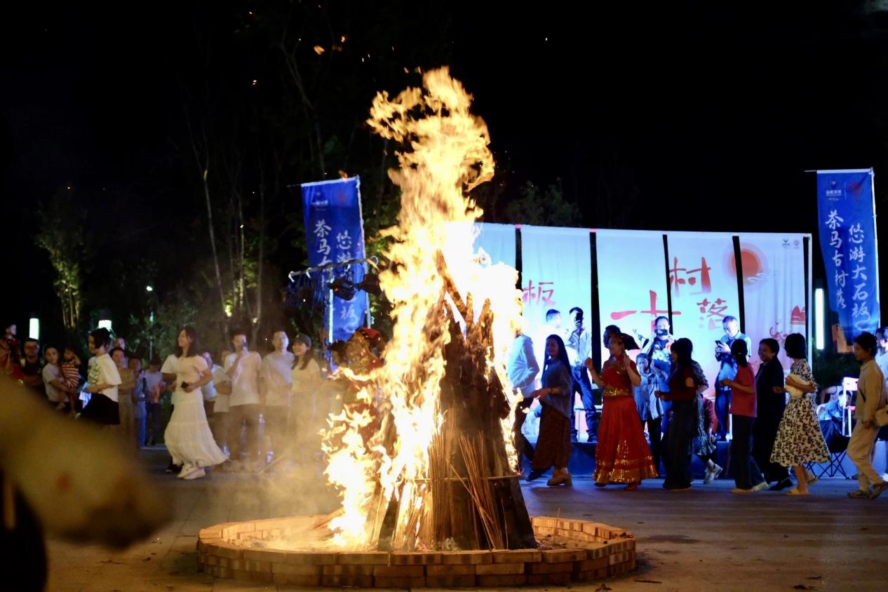 彝族年，迎西馬，大石板古村“火出圈”！(圖6)