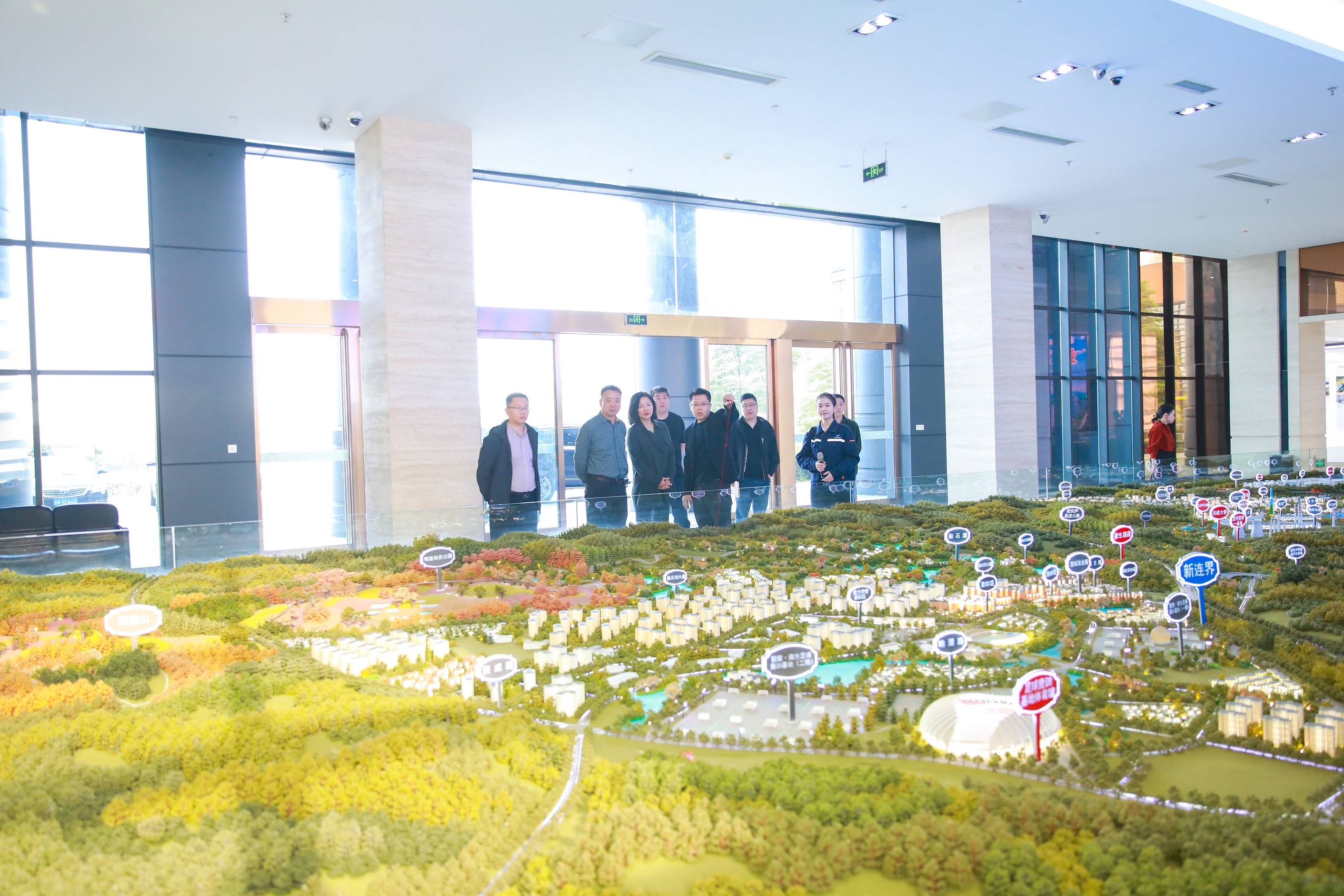 中石化綠源地熱能開發(fā)有限公司副總經(jīng)理陳蒙輝一行到川威調(diào)研交流