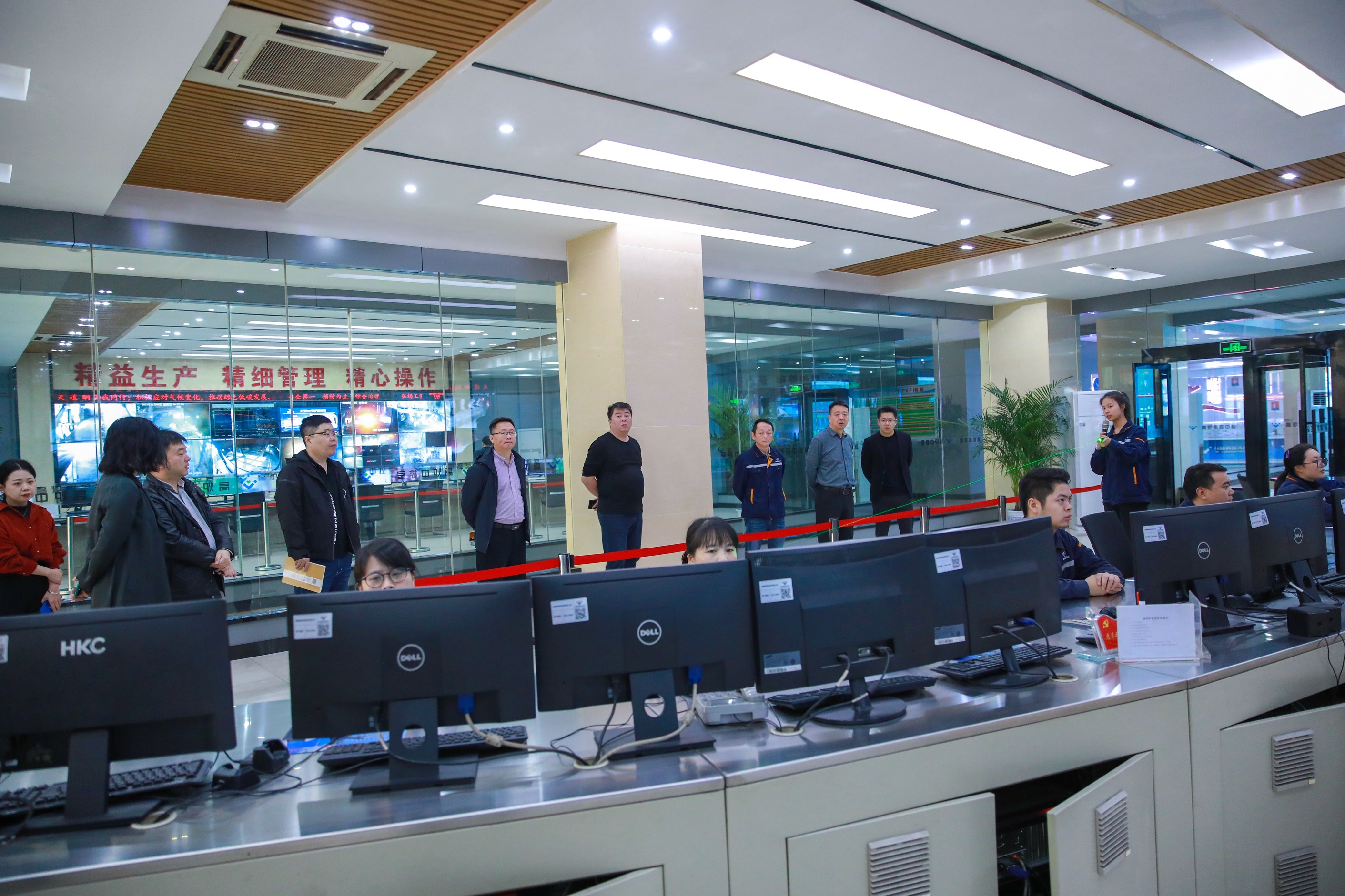 中石化綠源地?zé)崮荛_發(fā)有限公司副總經(jīng)理陳蒙輝一行到川威調(diào)研交流(圖2)