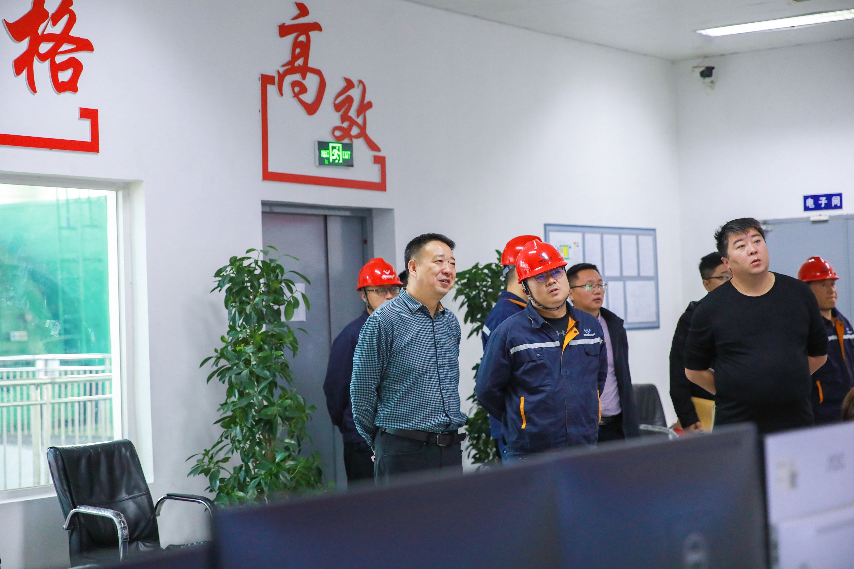 中石化綠源地?zé)崮荛_發(fā)有限公司副總經(jīng)理陳蒙輝一行到川威調(diào)研交流(圖4)