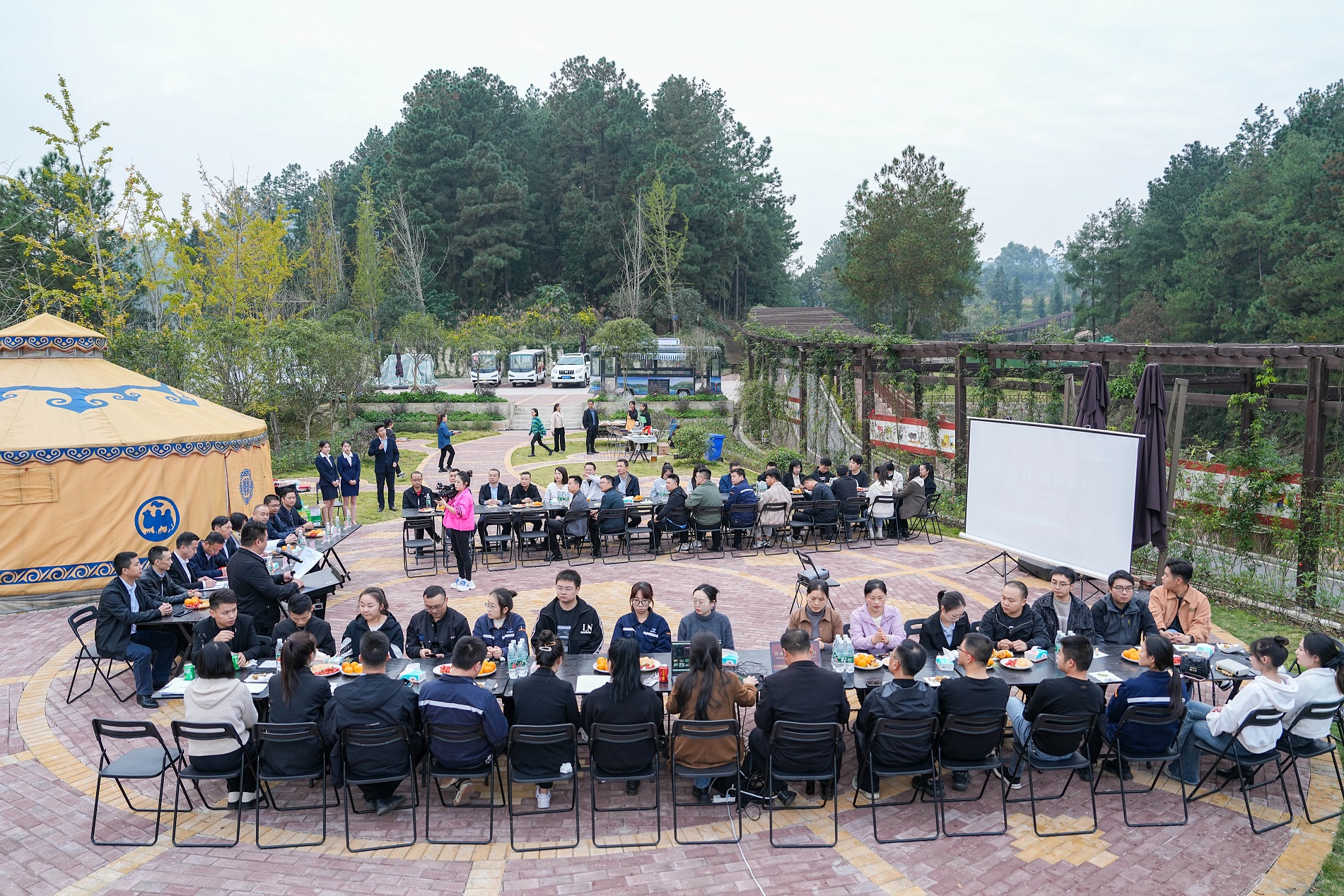 使命在肩  鏗鏘前行——釩鈦科技召開慶祝第二十四個中國記者節(jié)暨新聞宣傳總結(jié)表彰會