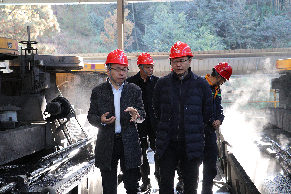 會理市市委副書記劉宇翼到礦業(yè)總公司會理財通公司視察