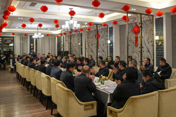 威遠(yuǎn)縣人民政府與川威集團(tuán)召開政企聯(lián)席會(圖2)