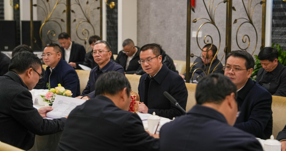 威遠(yuǎn)縣人民政府與川威集團(tuán)召開政企聯(lián)席會(圖3)