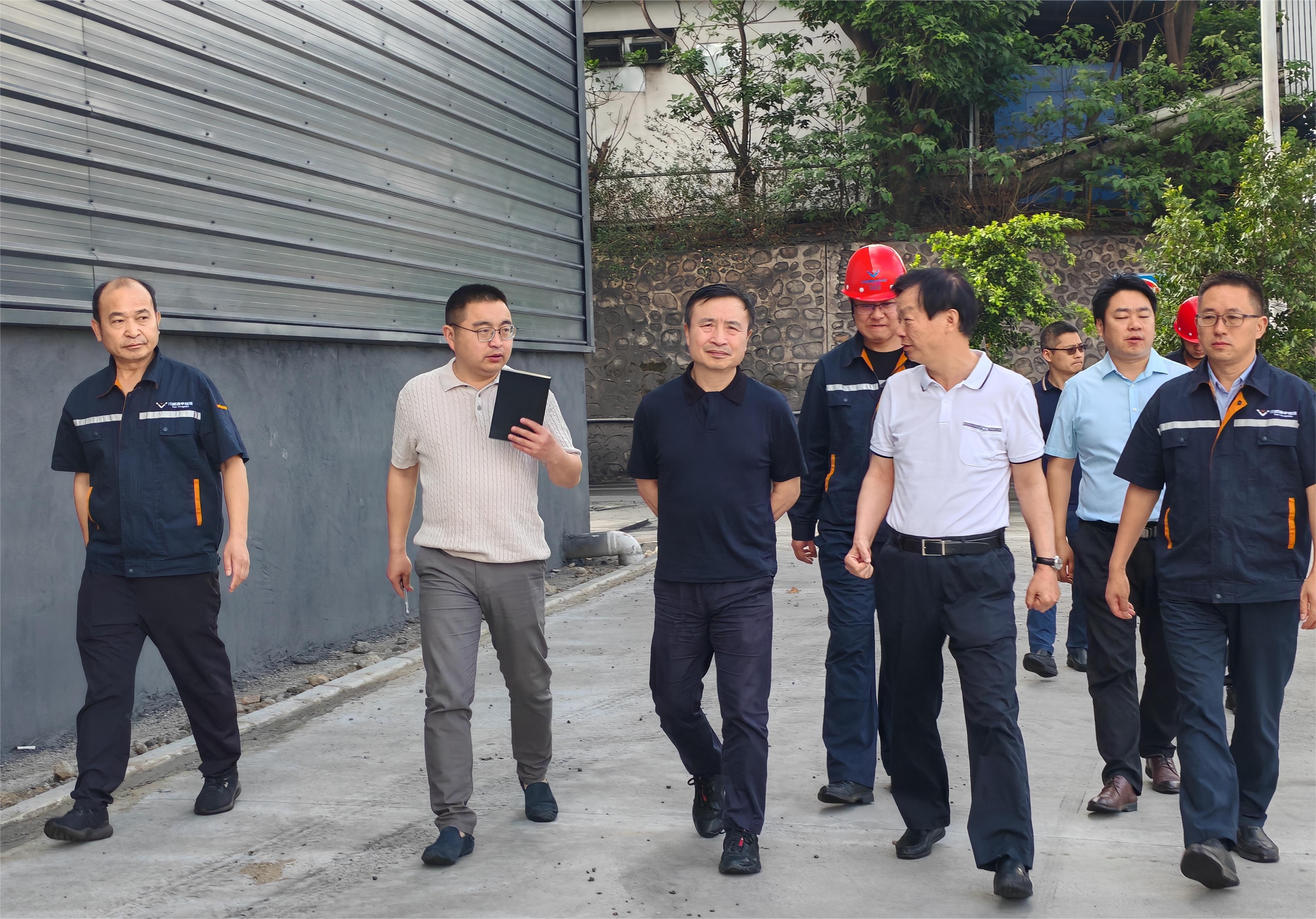 集團(tuán)公司董事長(zhǎng)王勁蒞臨通宇物流西昌釩鈦視察工作