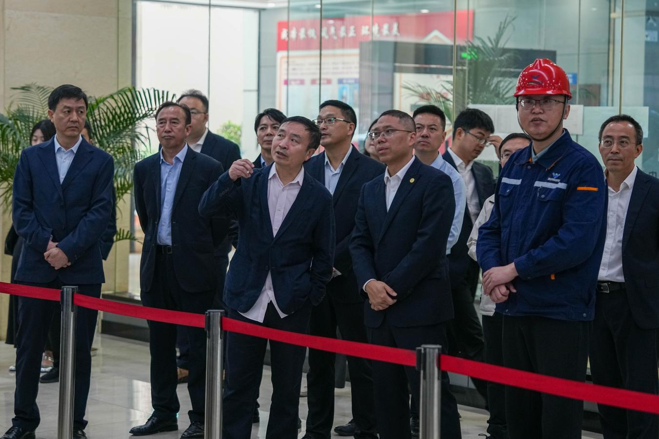 上下同欲迎挑戰(zhàn) 力出一孔搶工期——川威釩鈦科技7#高爐年度計劃中修進入沖刺階段(圖3) 上下同欲迎挑戰(zhàn) 力出一孔搶工期——川威釩鈦科技7#高爐年度計劃中修進入沖刺階段(圖3)